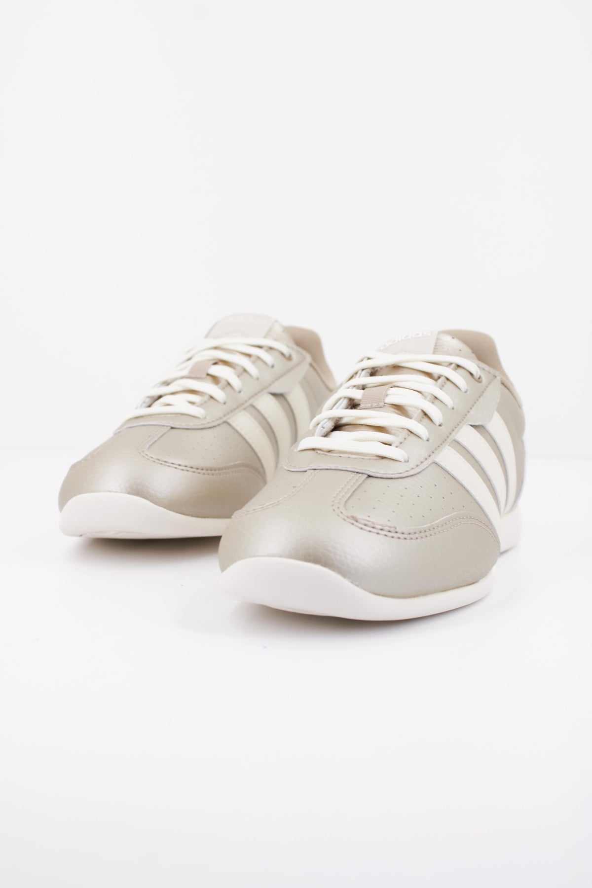 ADIDAS  BARREDA LO  en color ORO (2)