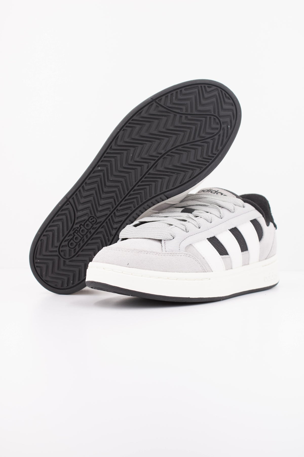 ADIDAS GC ALPHA SK8 en color GRIS (5)