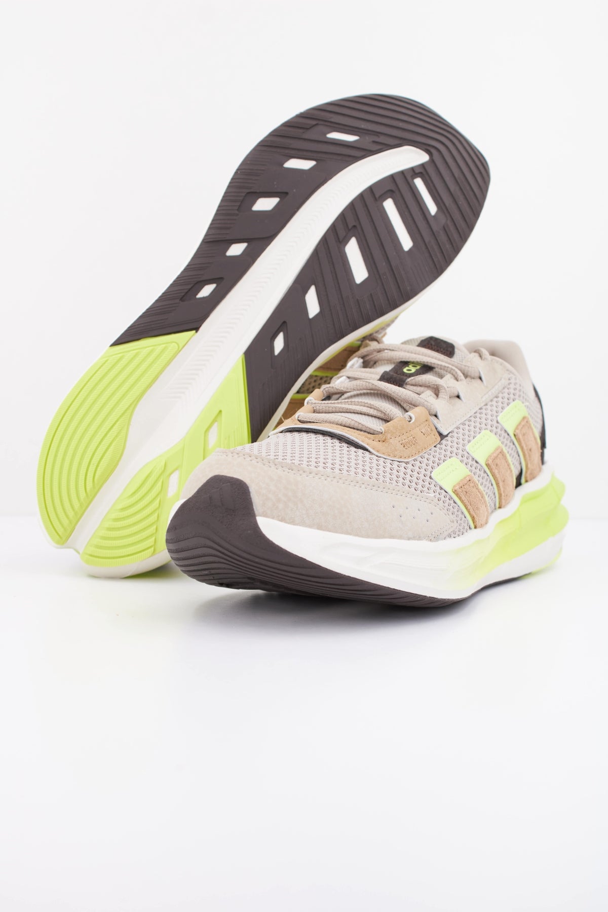 ADIDAS ASTRASTAR en color BEIS (5)
