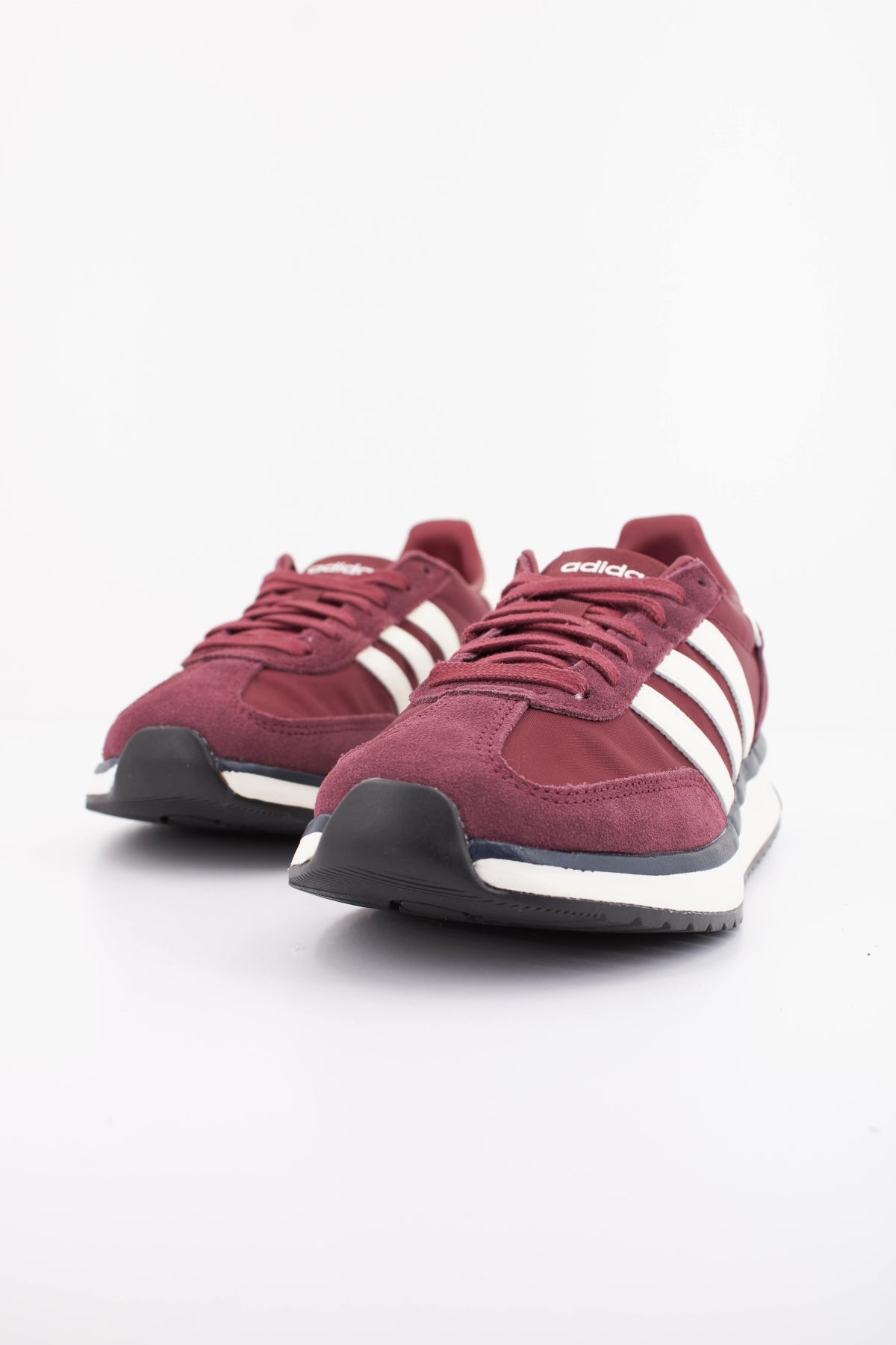 ADIDAS RUN 70S 2.9 en color BURDEOS (2)