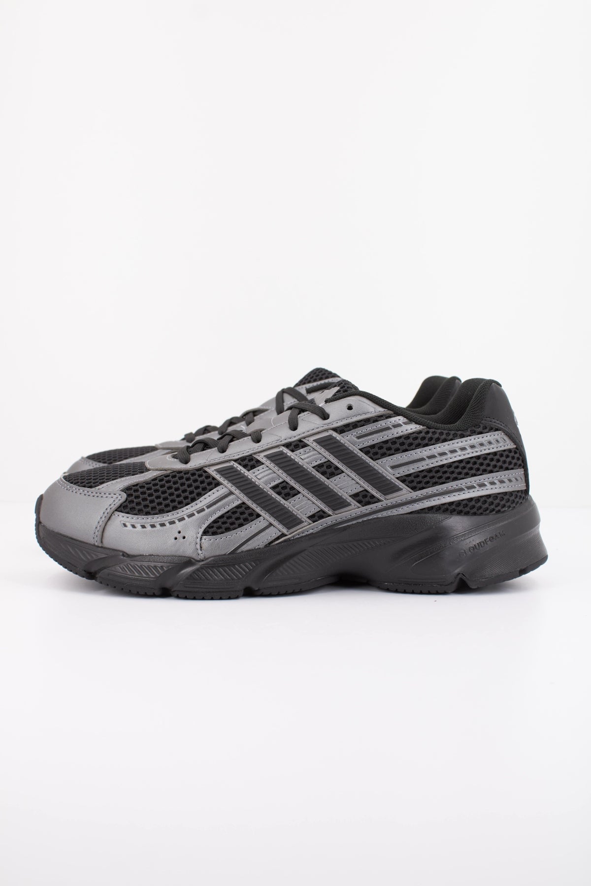 ADIDAS TECHNOCHAOS 2000 en color NEGRO (1)