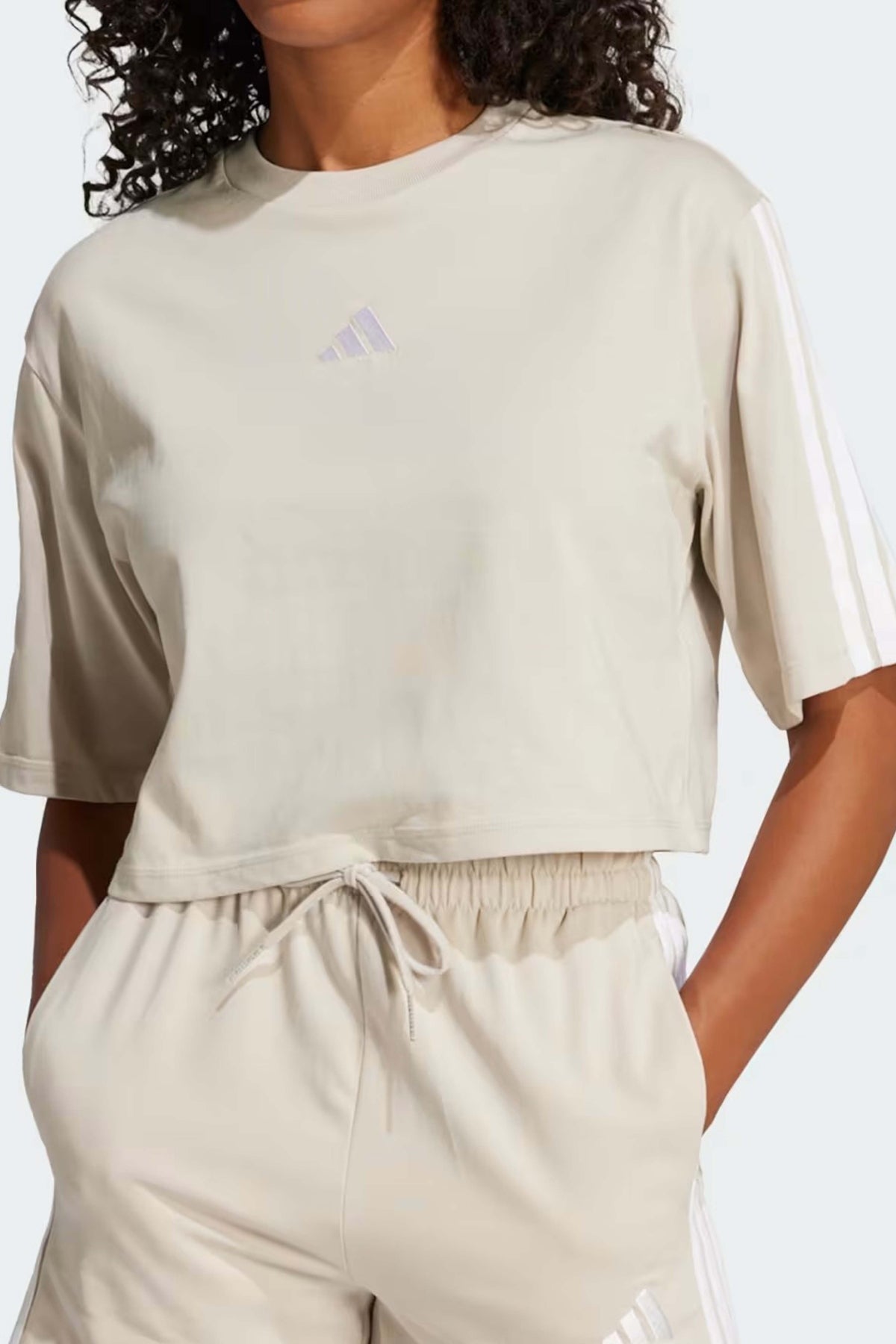 ADIDAS SJ TLR T en color BEIS (1)