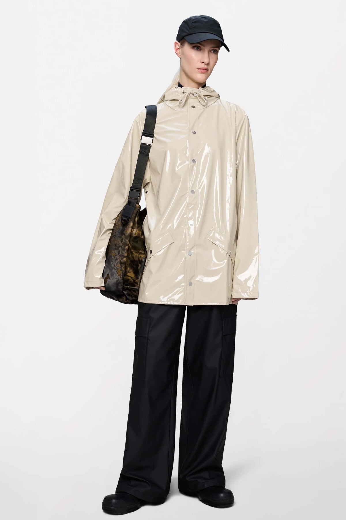 RAINS JACKET W3 en color MARRON CLARO (1)