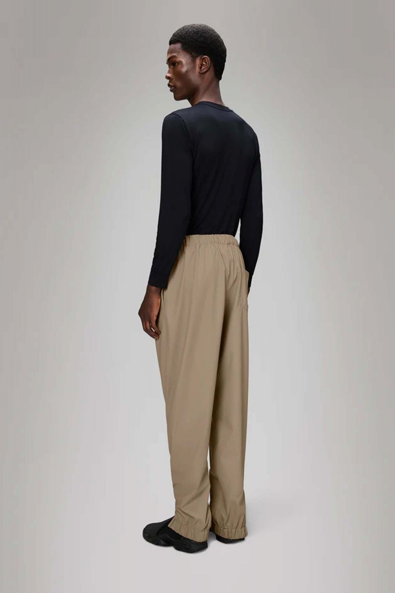 RAINS  RAIN PANTS REGULAR W3  en color BEIS (3)