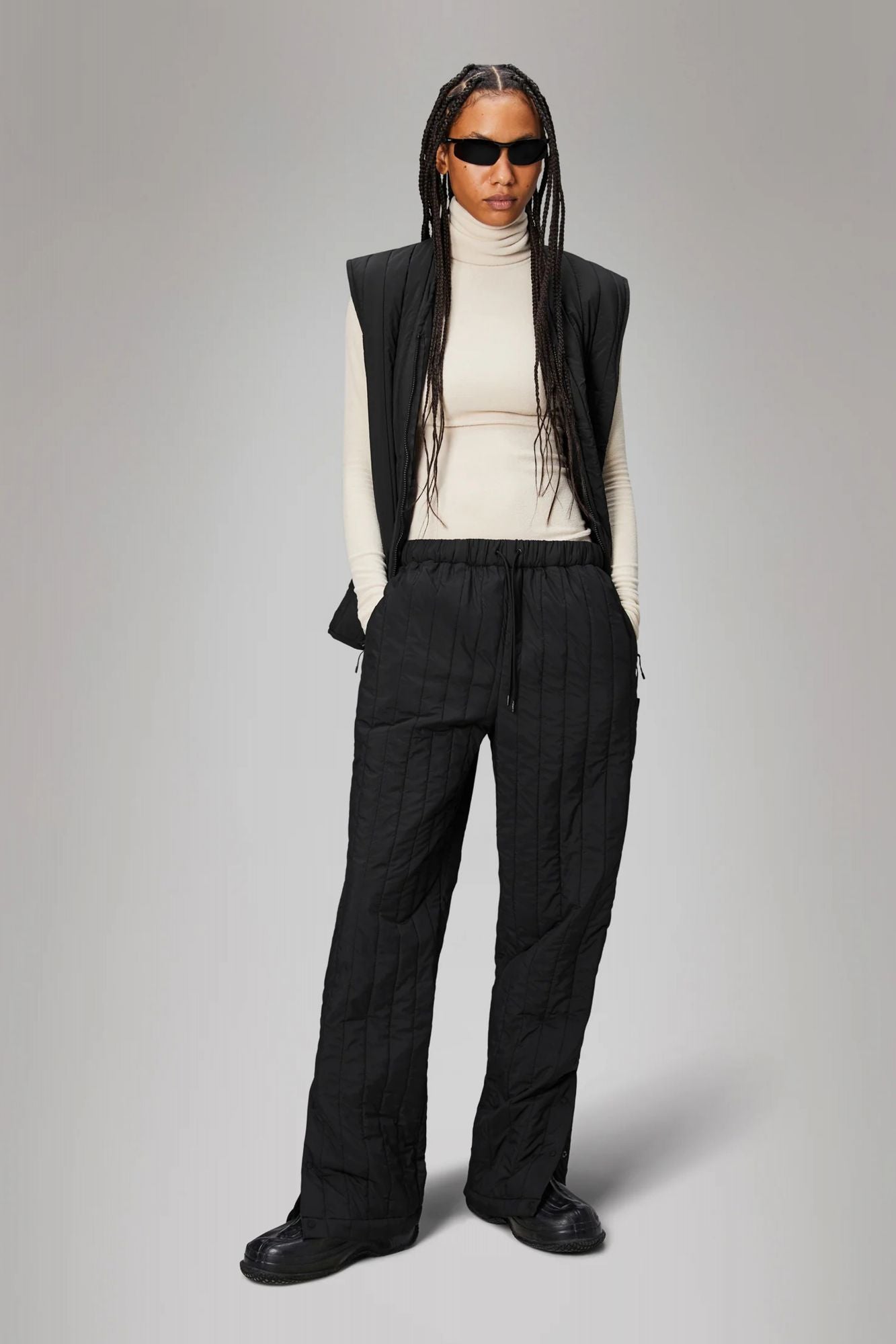 RAINS  BANJA LINER PANTS REGULAR T1 en color NEGRO (4)