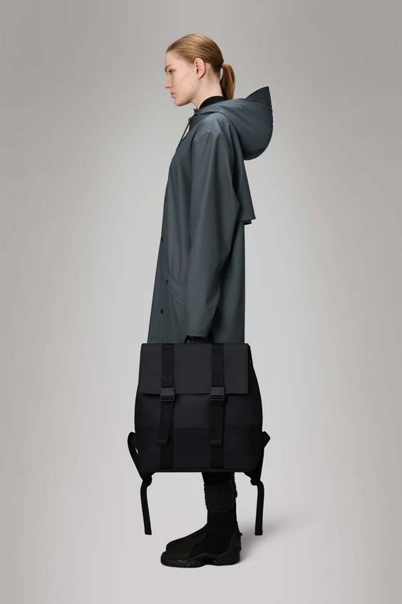 RAINS TRAIL MSN BAG W3 en color NEGRO (3)