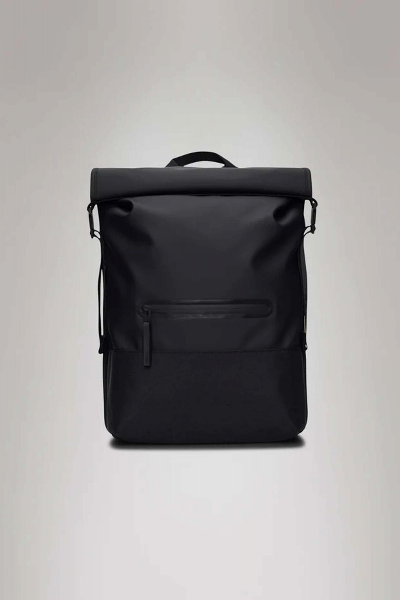 RAINS TRAIL ROLLTOP BACKPACK W3 en color NEGRO (1)