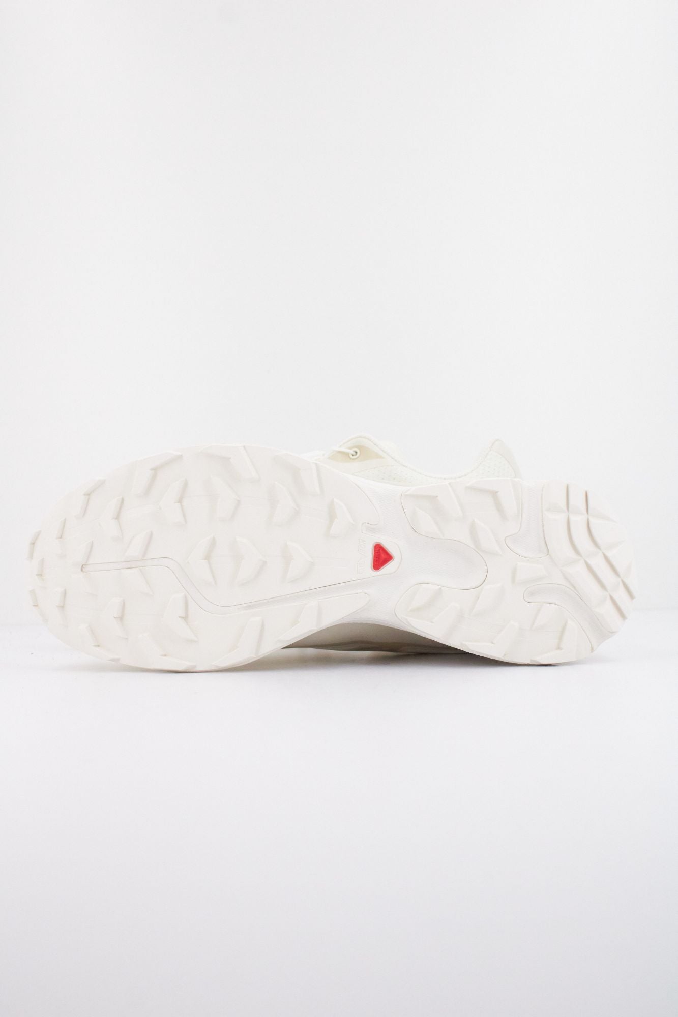 SALOMON  BAJO XT 6  en color BLANCO (5)