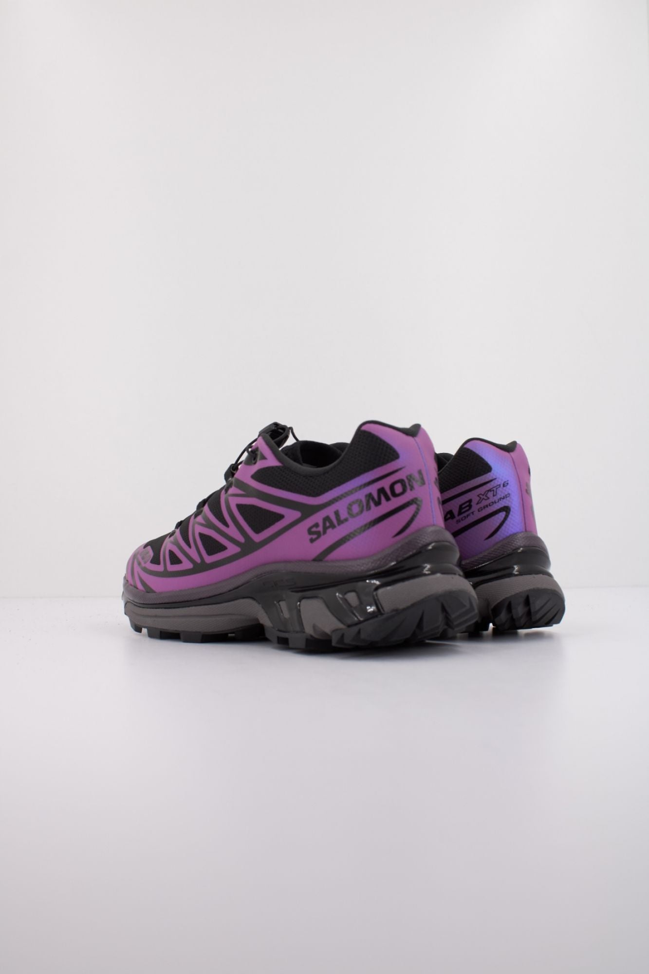 SALOMON XT 6 IRIDESCENT en color NEGRO (4)