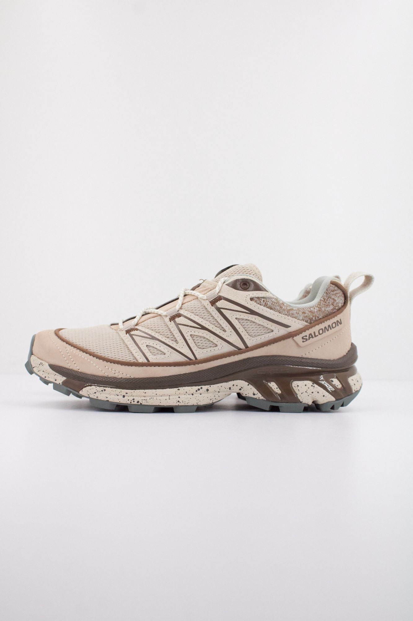 SALOMON  BAJO XT 6 EXPANSE  en color MARRON (1)