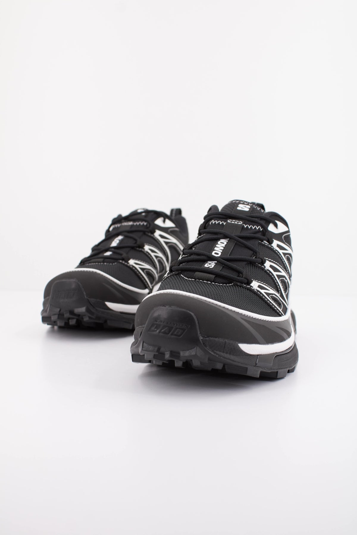 SALOMON  XT 6 EXPANSE  en color NEGRO (2)