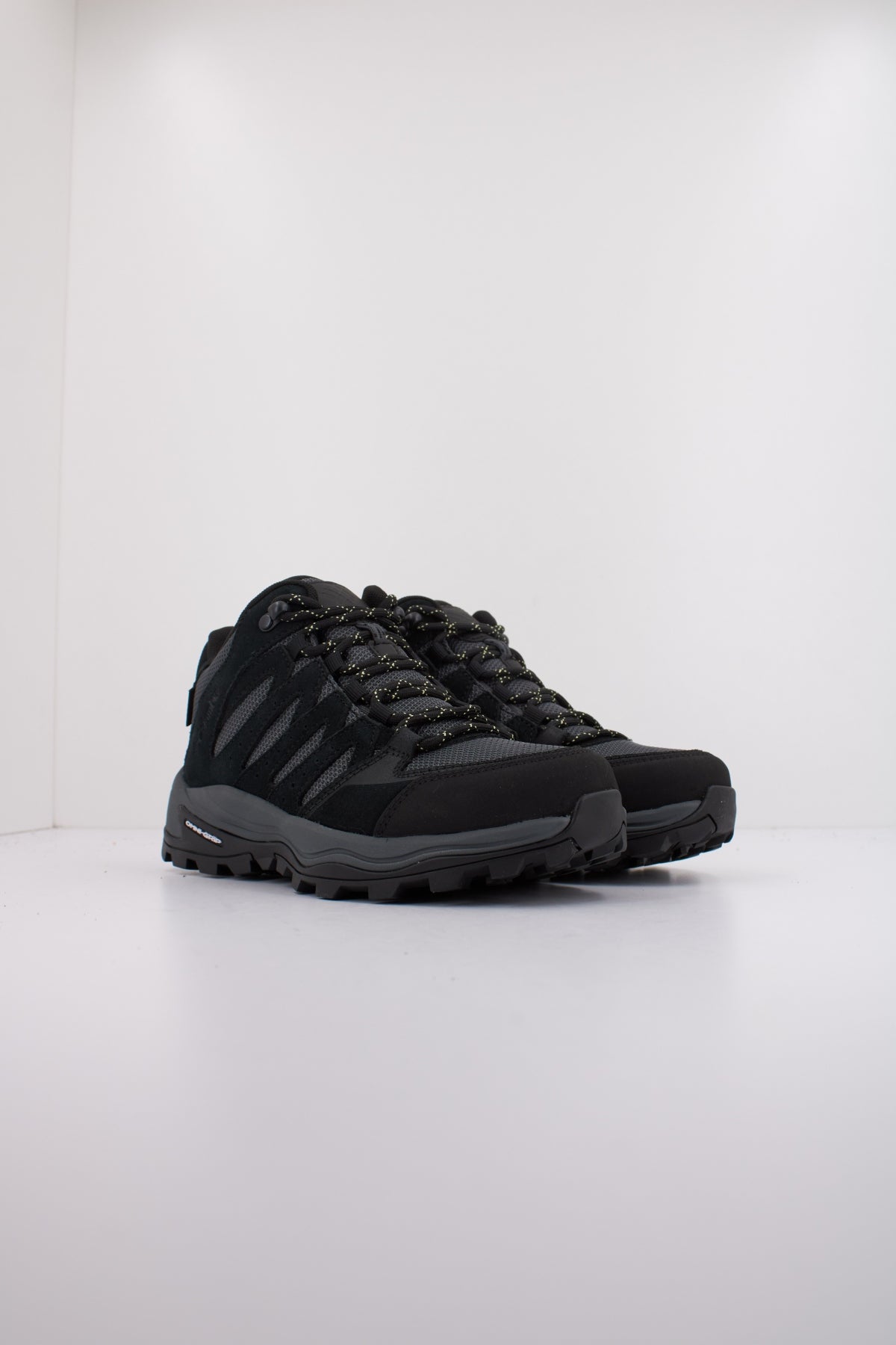 COLUMBIA REDMOND IV MID WATERPROOF en color NEGRO (2)