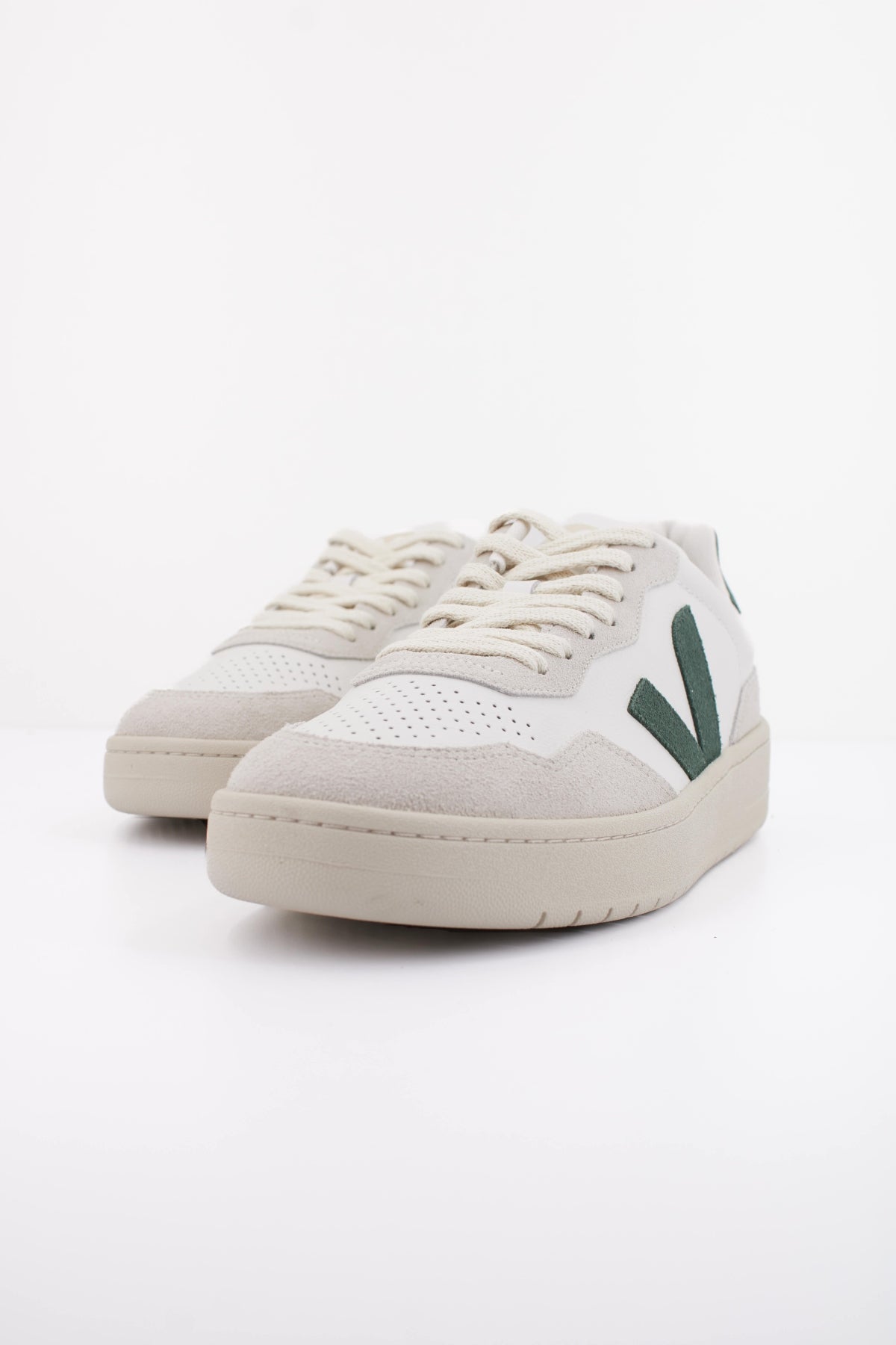 VEJA DEPORTIVA V90 en color BLANCO (2)