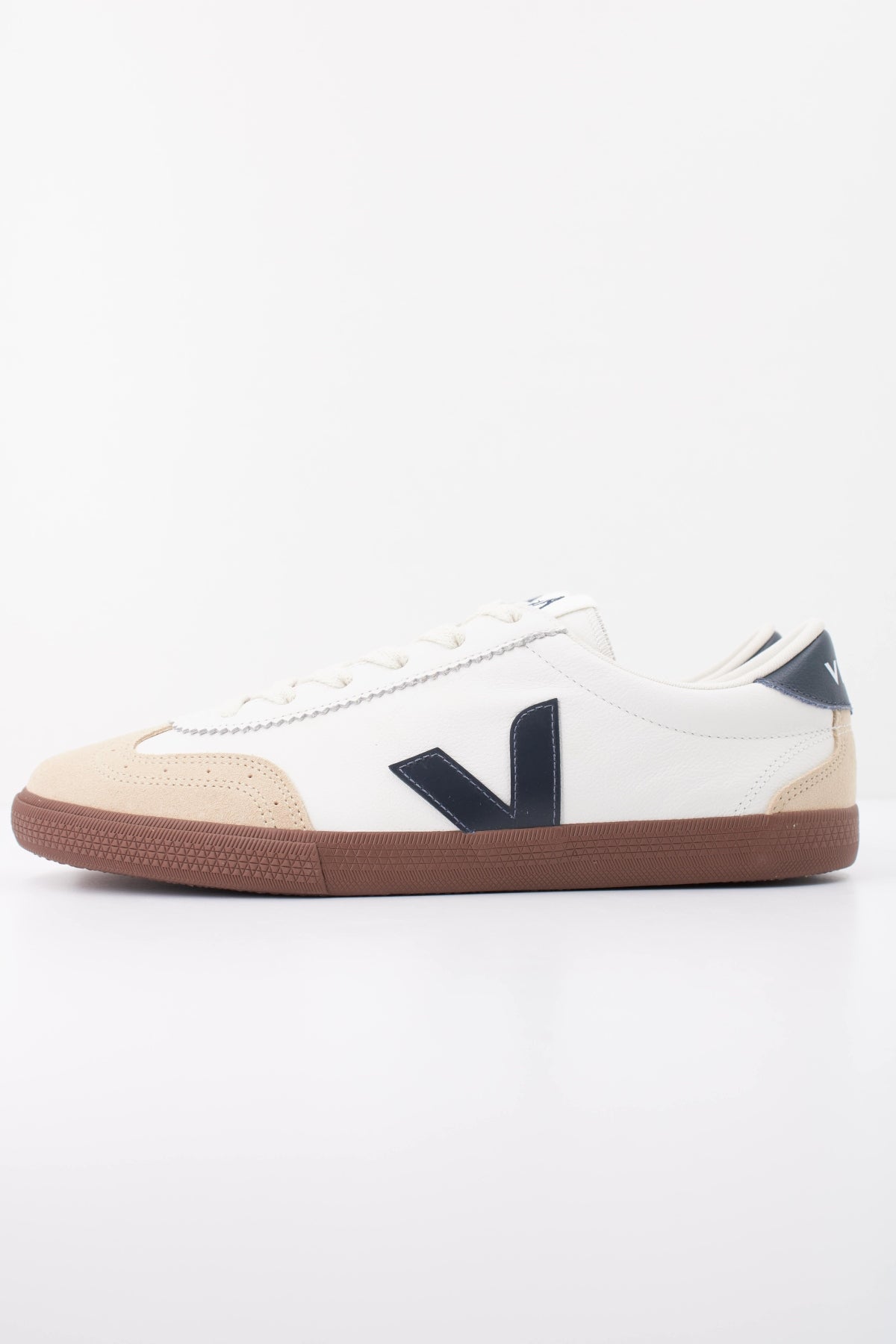 VEJA DEPORTIVO VOLLEY en color BLANCO (1)
