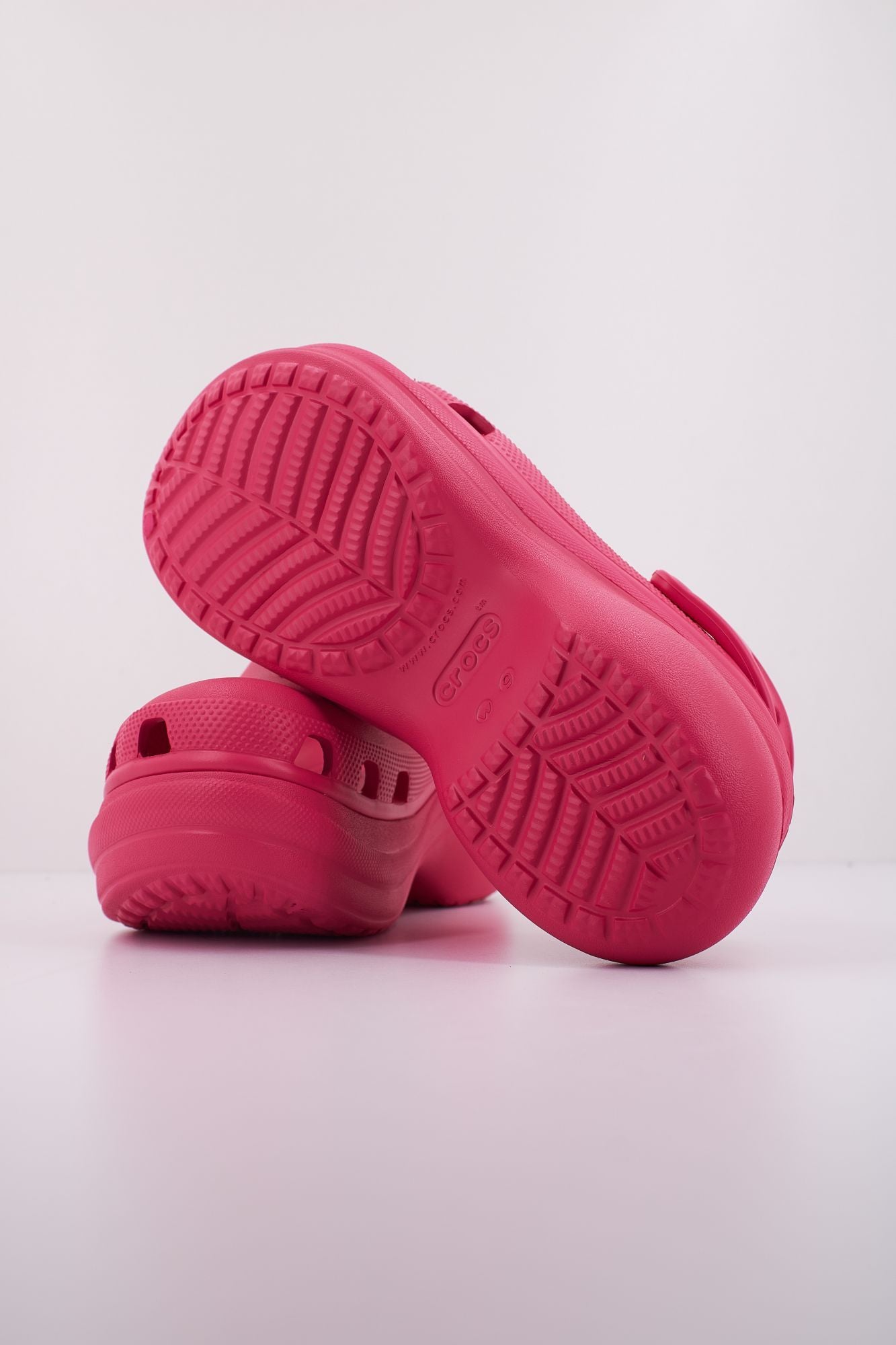 CROCS BAE CLOG en color ROSA (5)