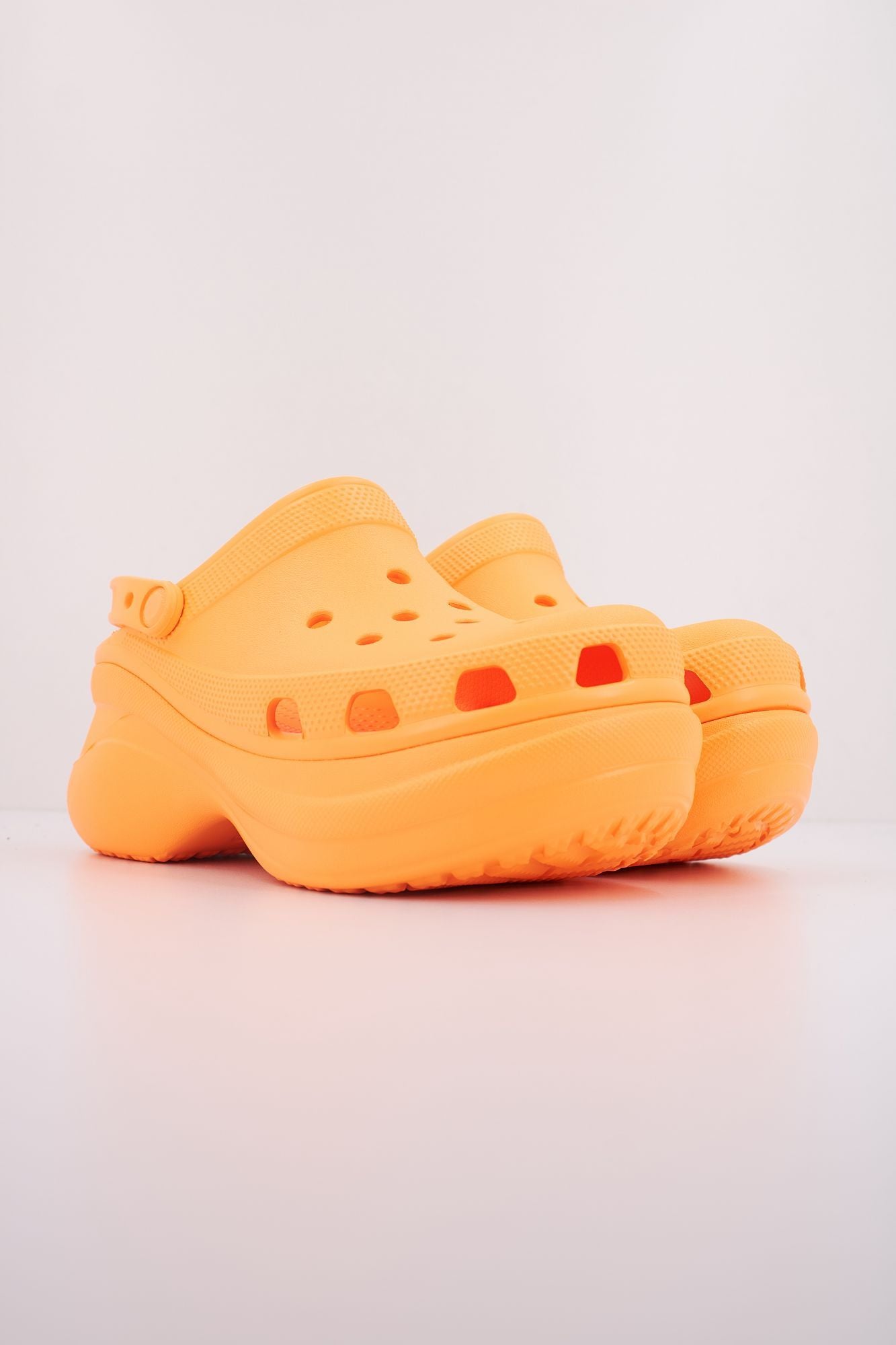 CROCS BAE CLOG en color NARANJA (2)