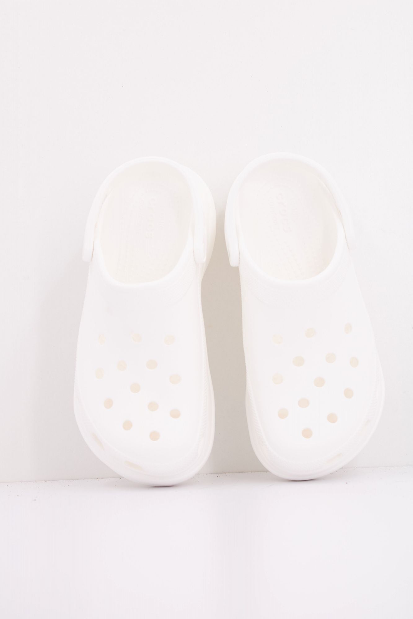 CROCS BAE CLOG en color BLANCO (3)
