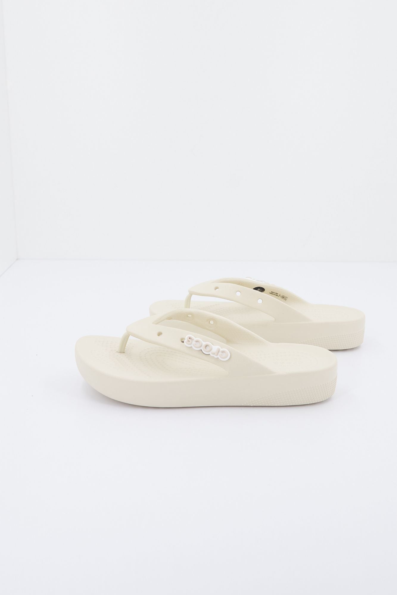 CROCS CLASSIC en color BEIS (2)