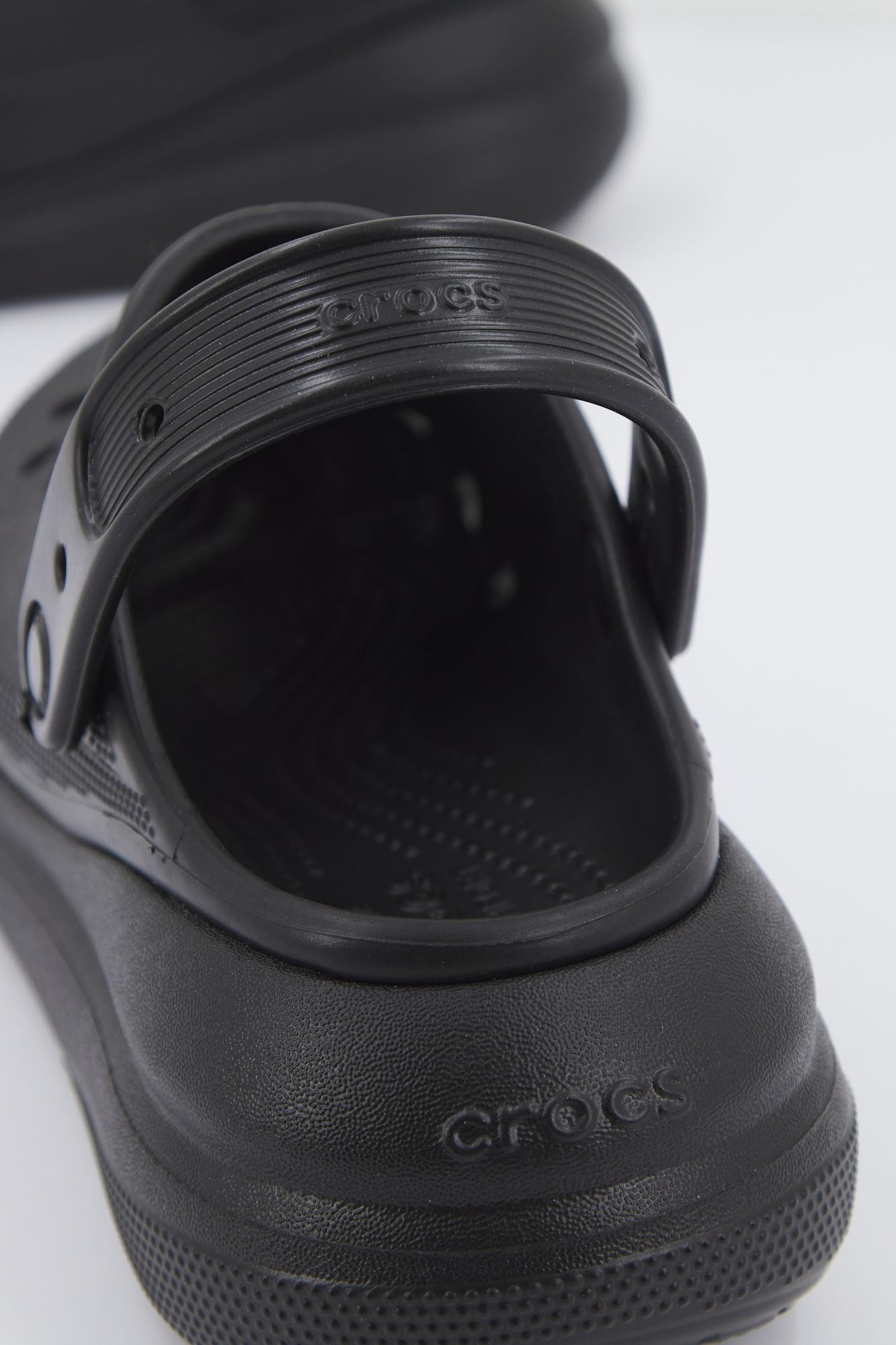 CROCS CRUSH CLOG en color NEGRO (3)