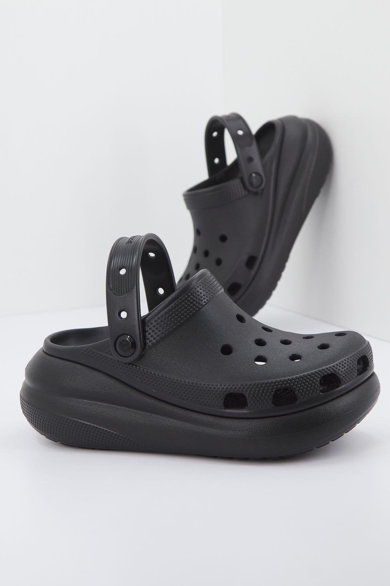 CROCS CRUSH CLOG en color NEGRO (4)