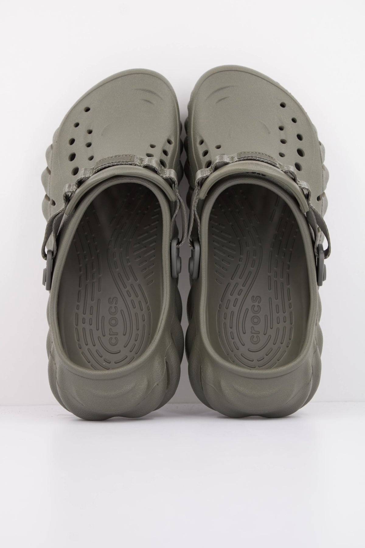 CROCS ECHO CLOG en color VERDE (3)
