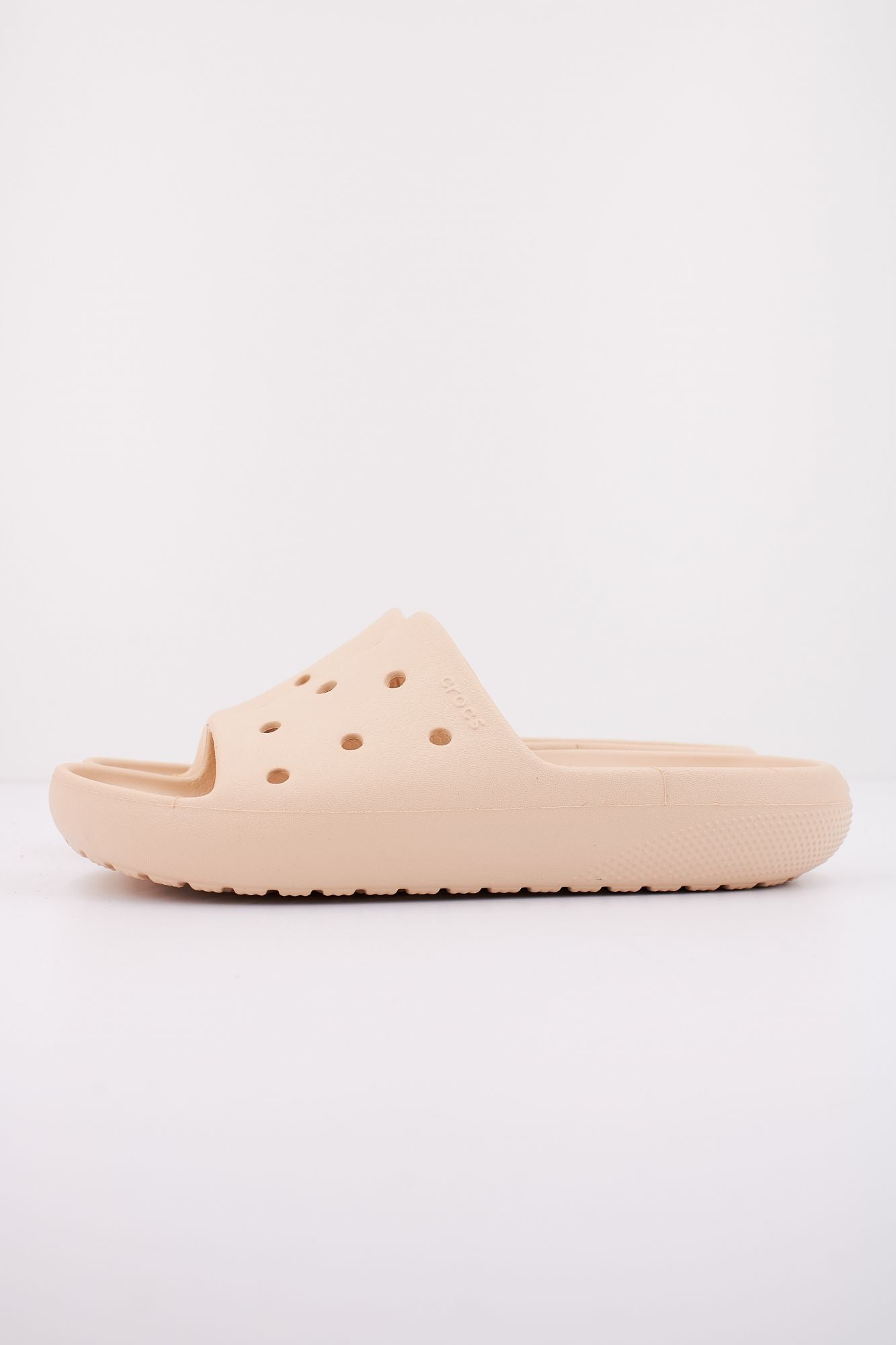 CROCS CLASSIC SLIDE V2 en color BEIS (1)