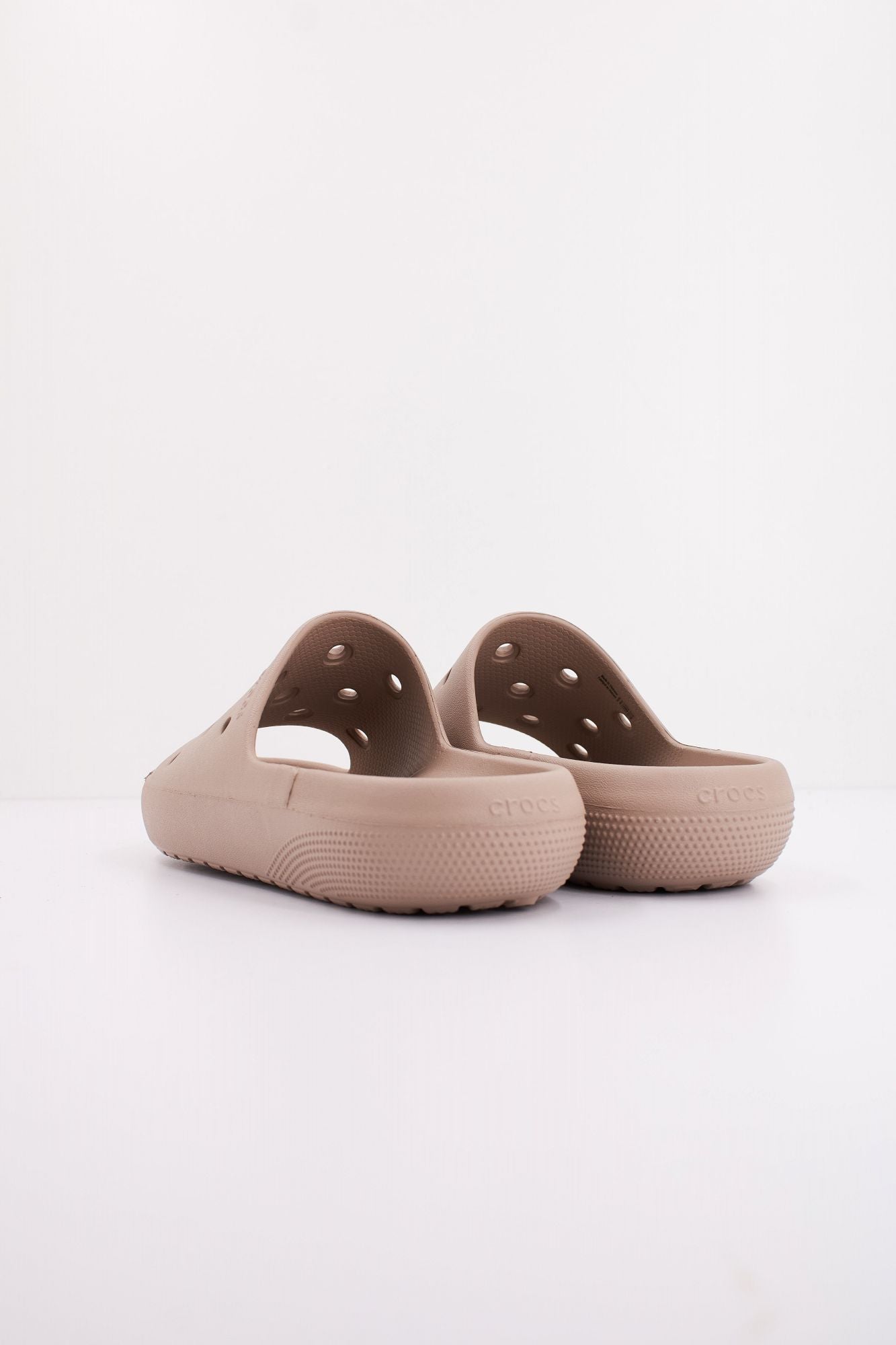CROCS  CLASSIC SLIDE V2 U en color MARRON (4)