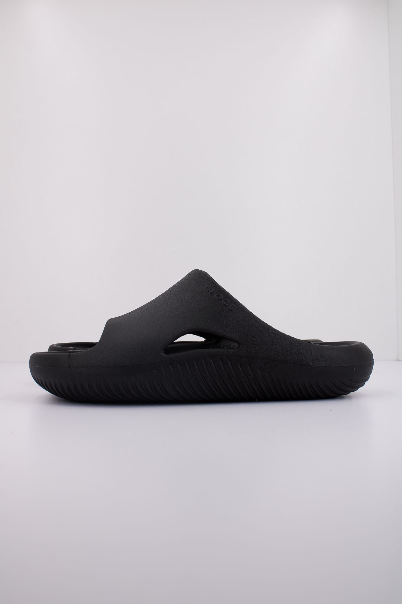 CROCS MELLOW RECOVERY SLIDE en color NEGRO (1)