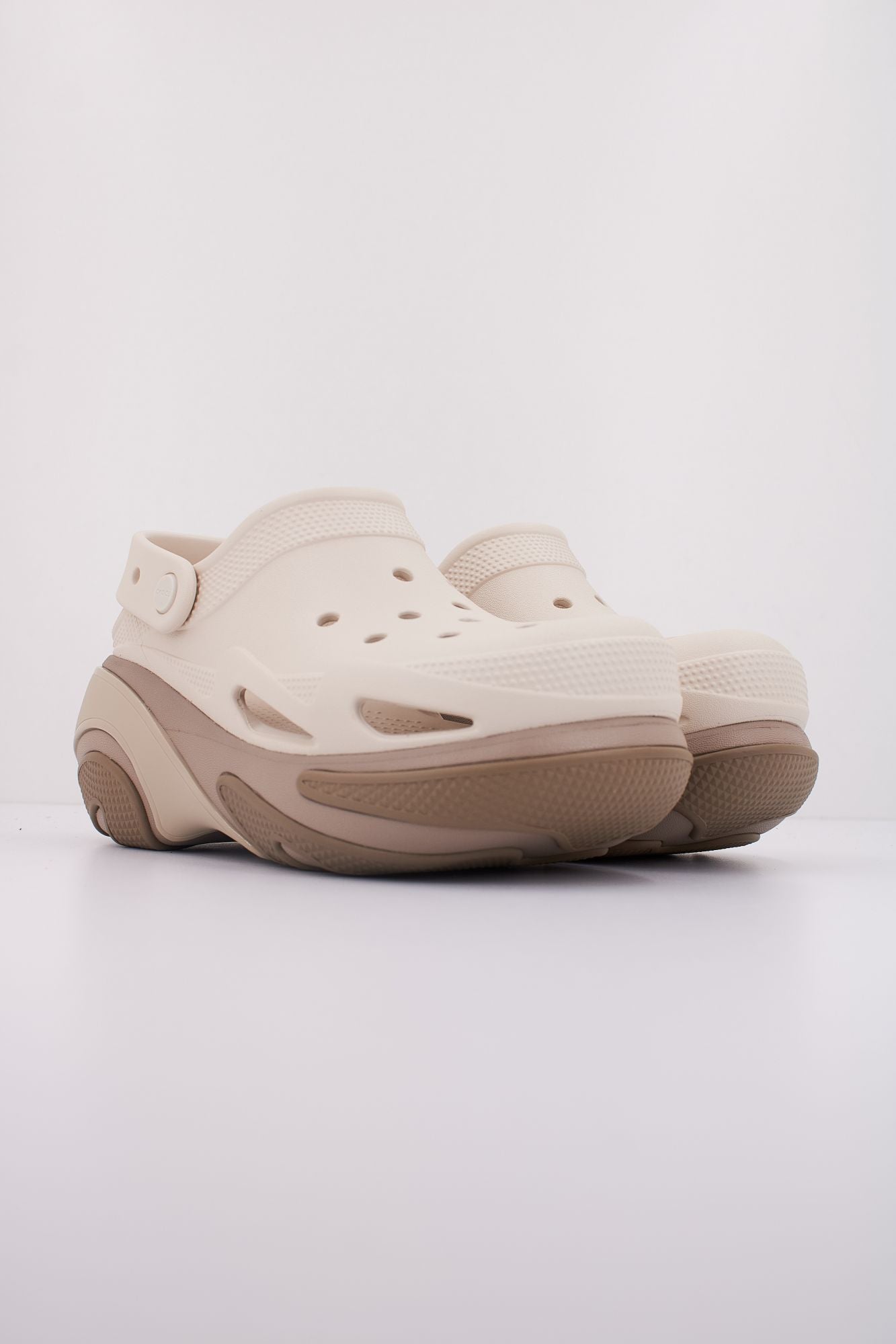 CROCS BUBBLE CRUSH CLOG U en color BEIS (2)