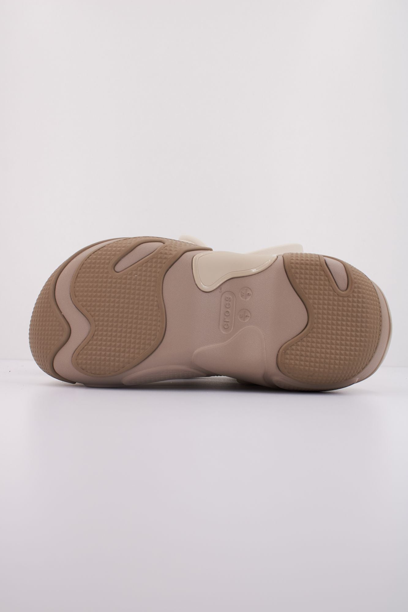 CROCS BUBBLE CRUSH CLOG U en color BEIS (5)