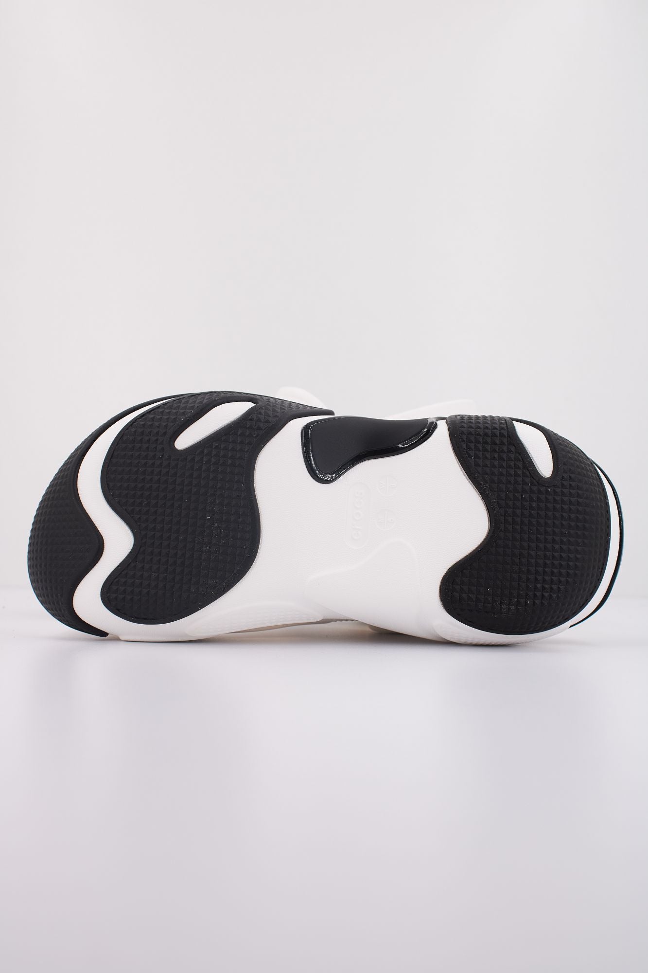 CROCS BUBBLE CRUSH CLOG U en color BLANCO (5)