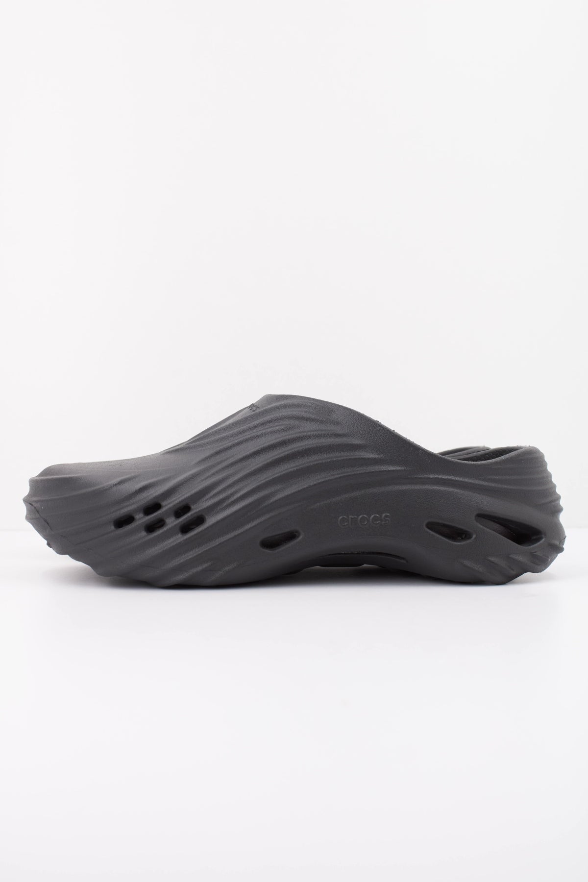 CROCS ECHO WAVE U en color NEGRO (1)