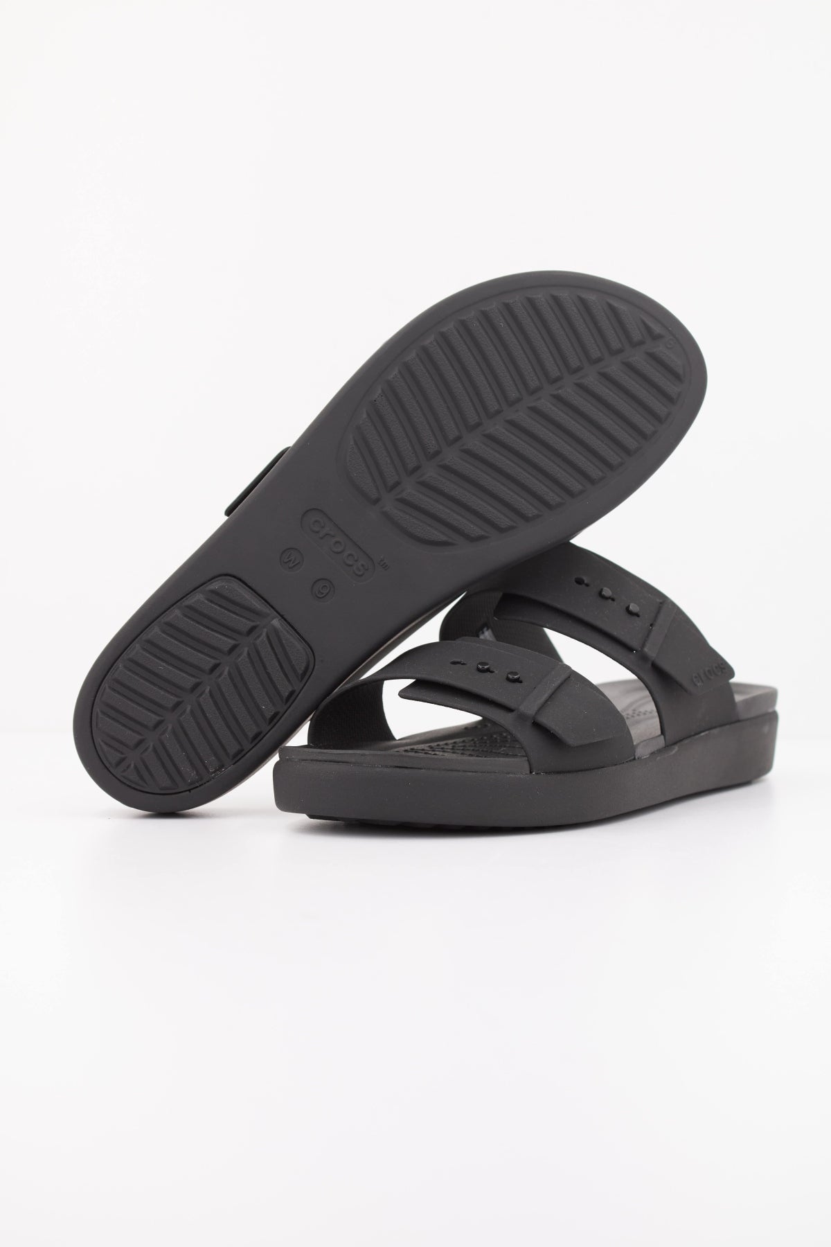 CROCS 211215C en color NEGRO (5)