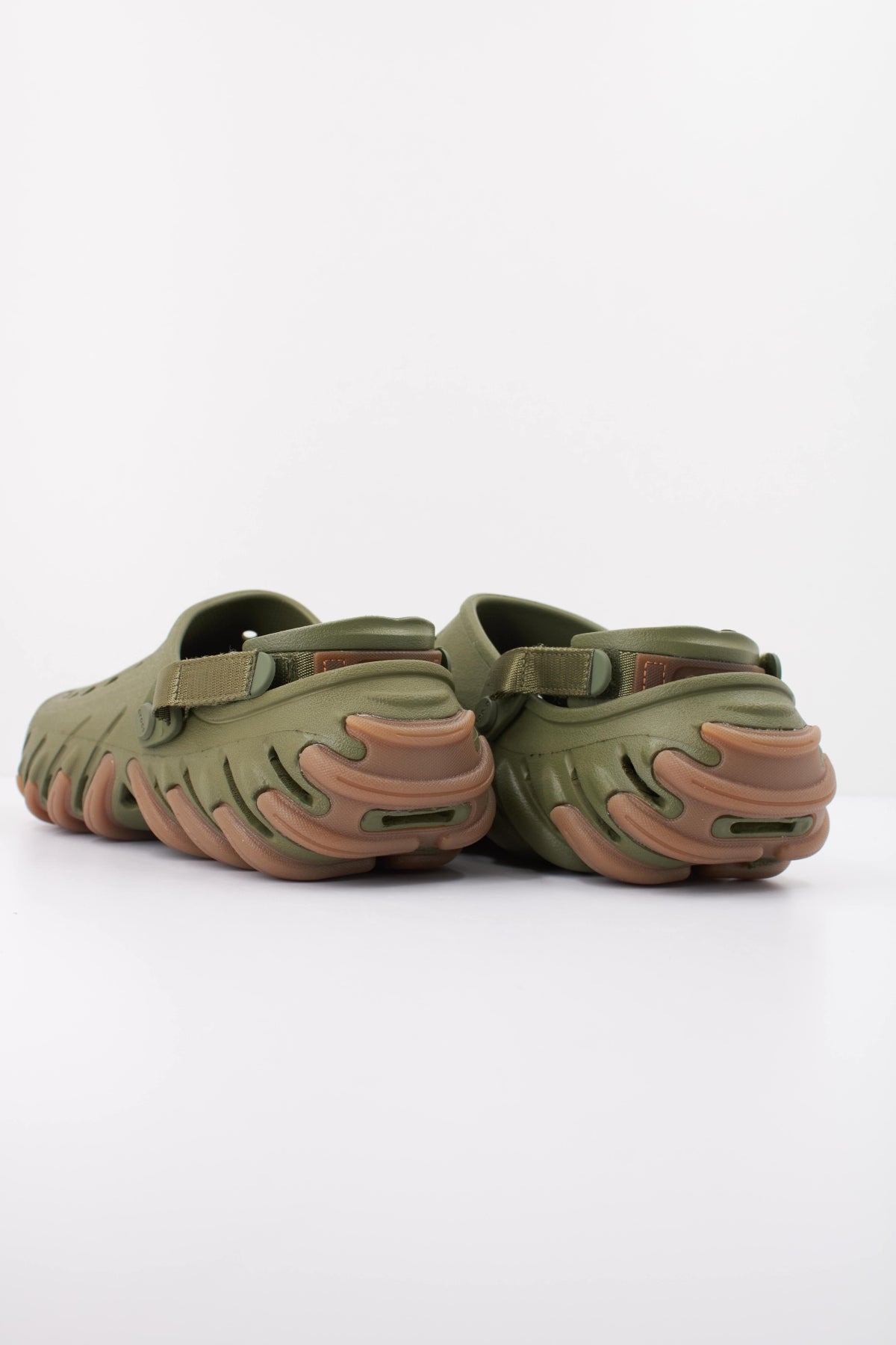 CROCS ECHO WAVE U en color VERDE (4)