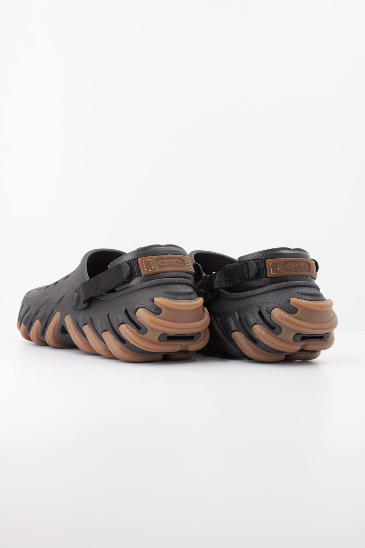 CROCS ECHO WAVE U en color NEGRO (4)