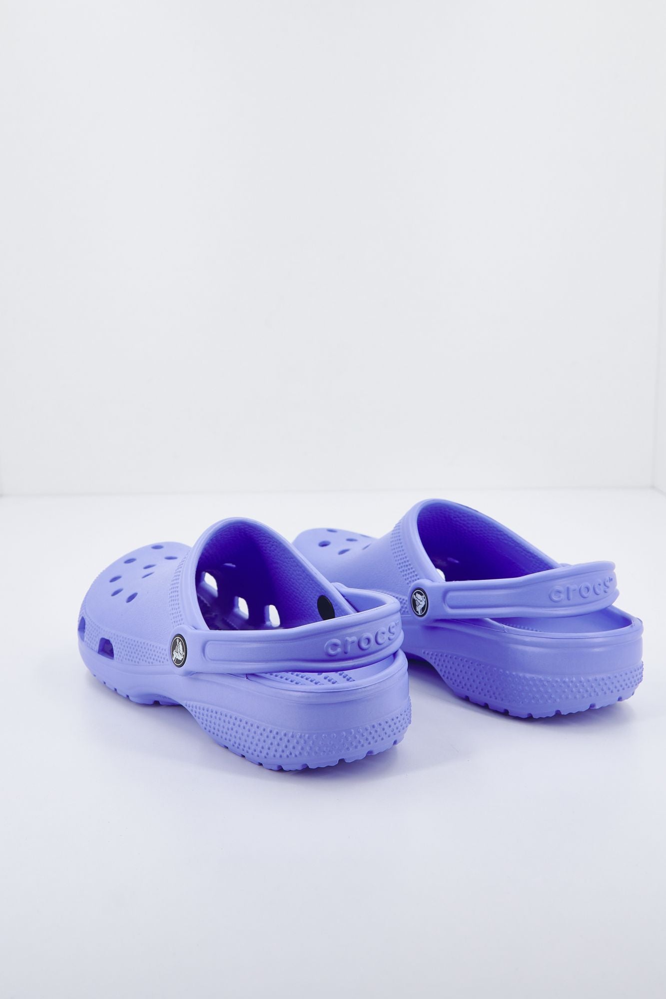 CROCS CLASSIC U en color VIOLETA (3)