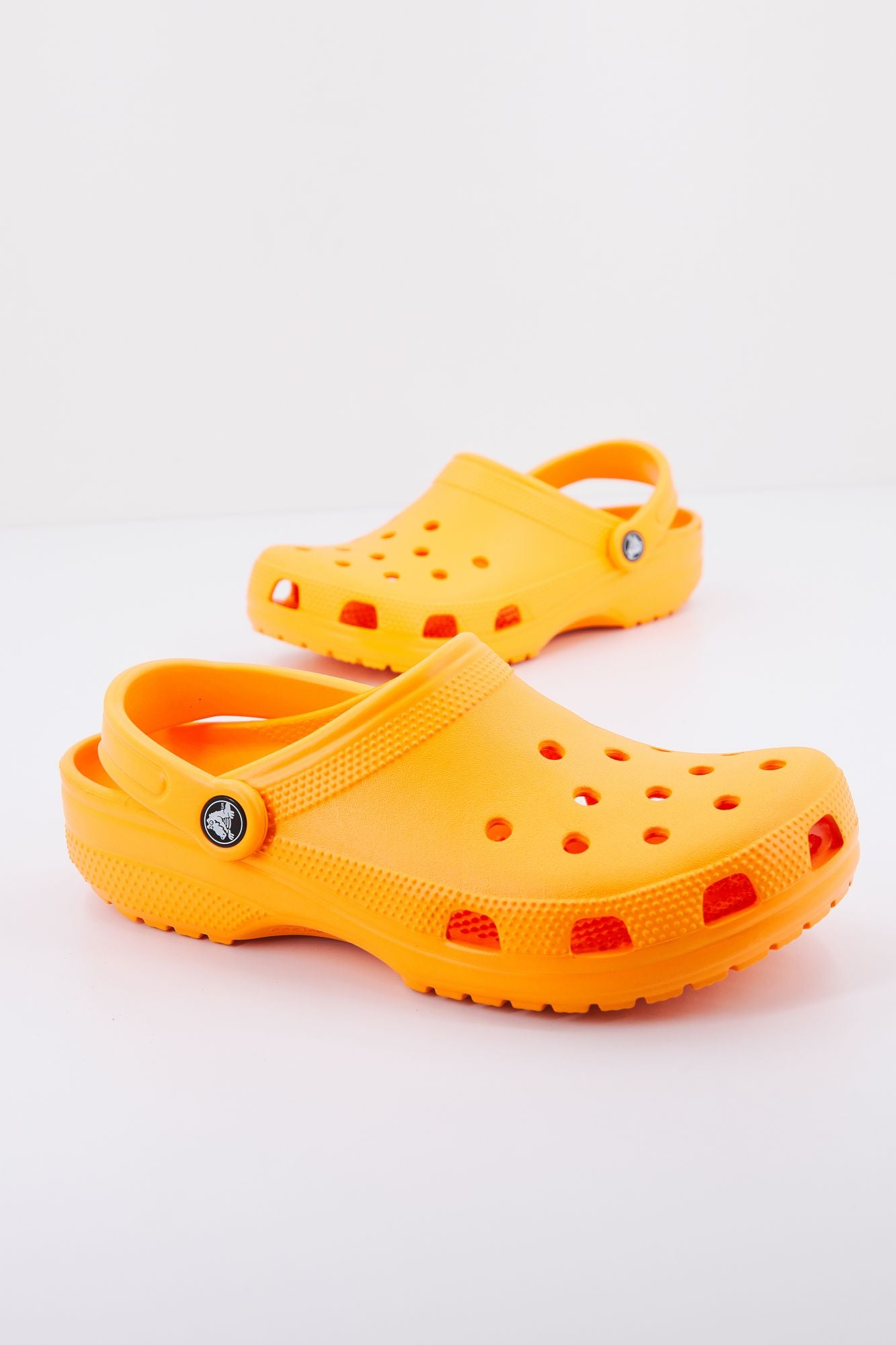 CROCS CLASSIC U en color NARANJA (1)