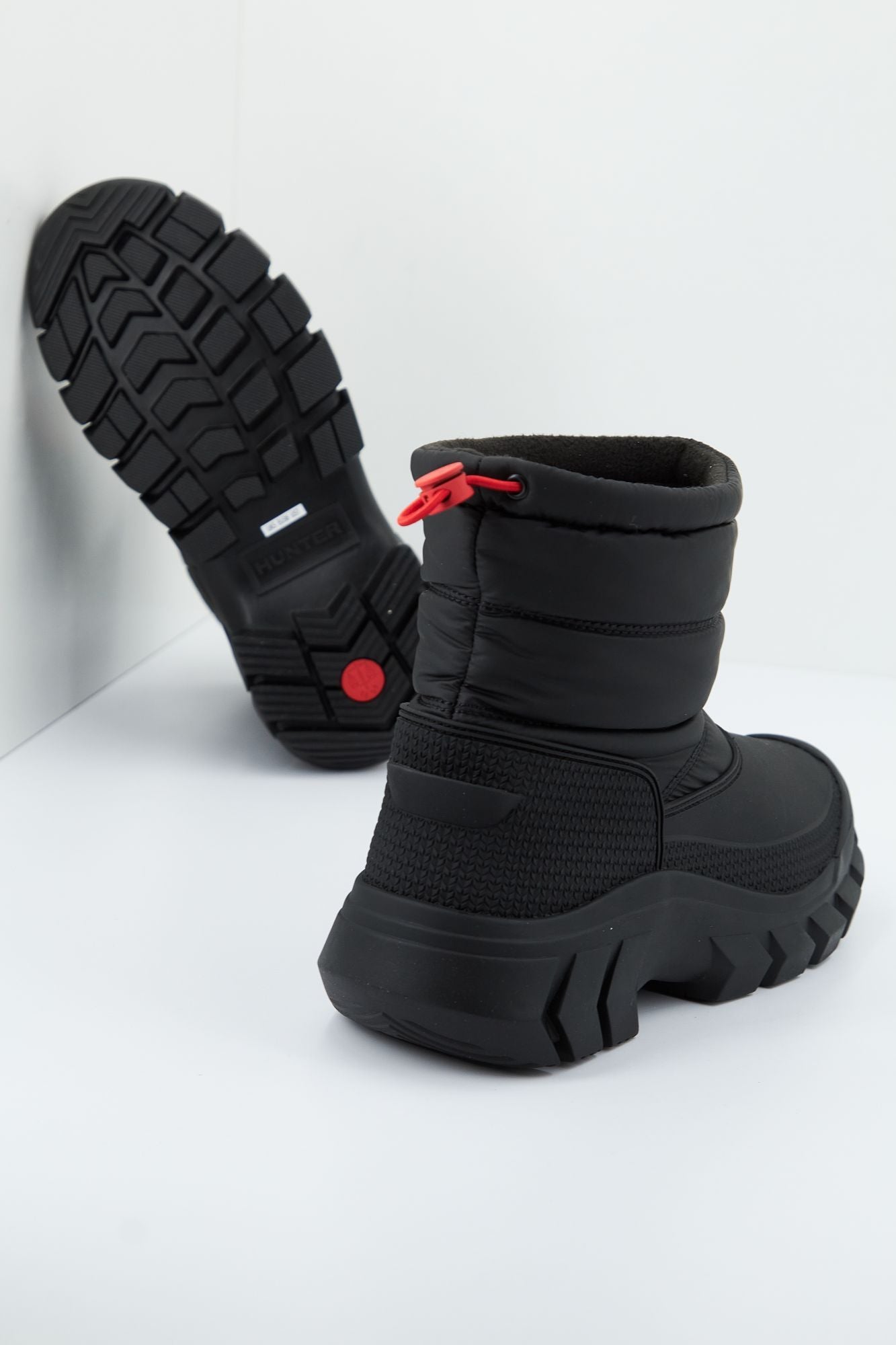 HUNTER  INTREPID SHORT SNOW BOOT en color NEGRO (3)