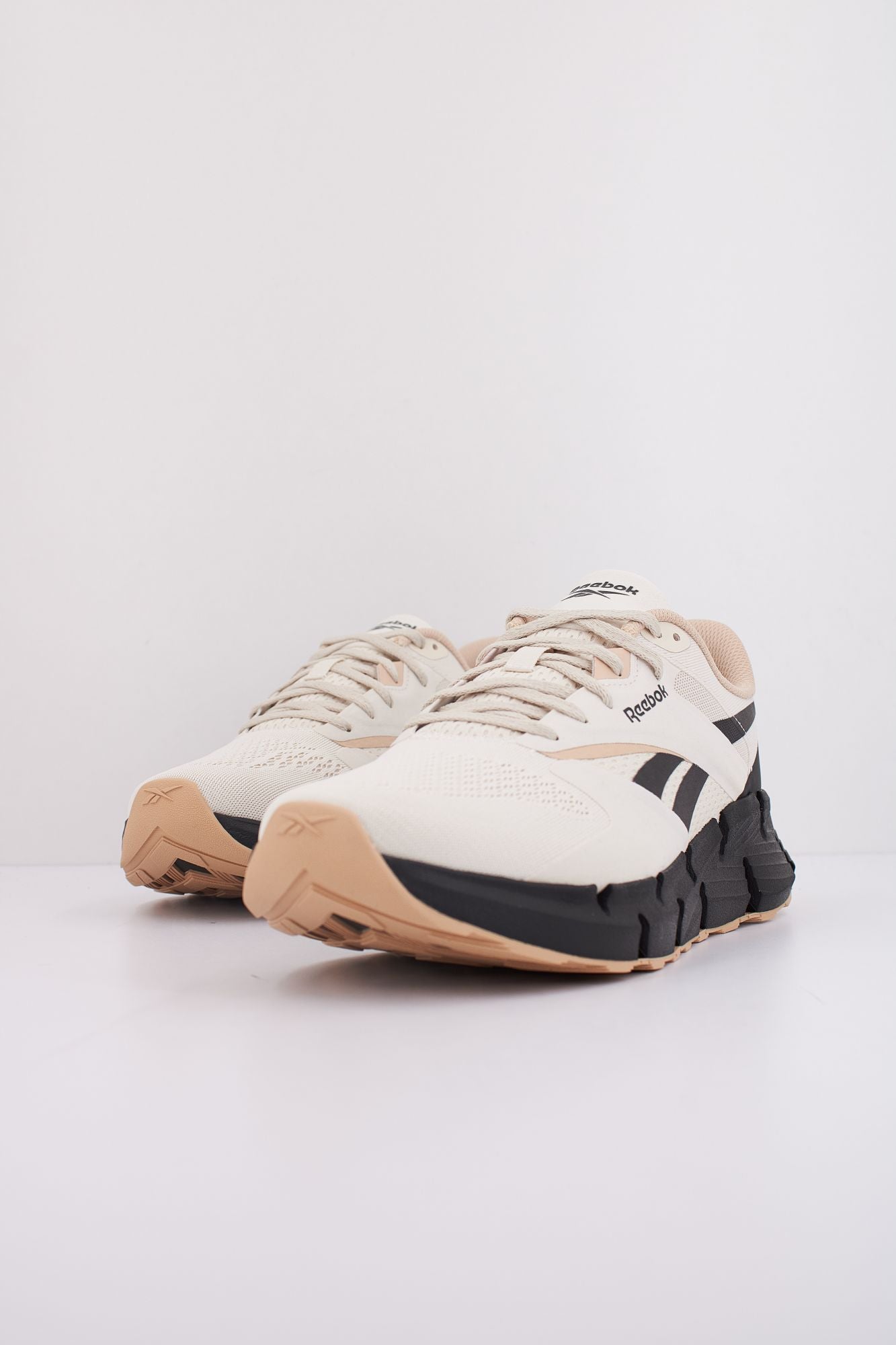 REEBOK ZIG DYNAMICA 5 en color MARRON CLARO (2)