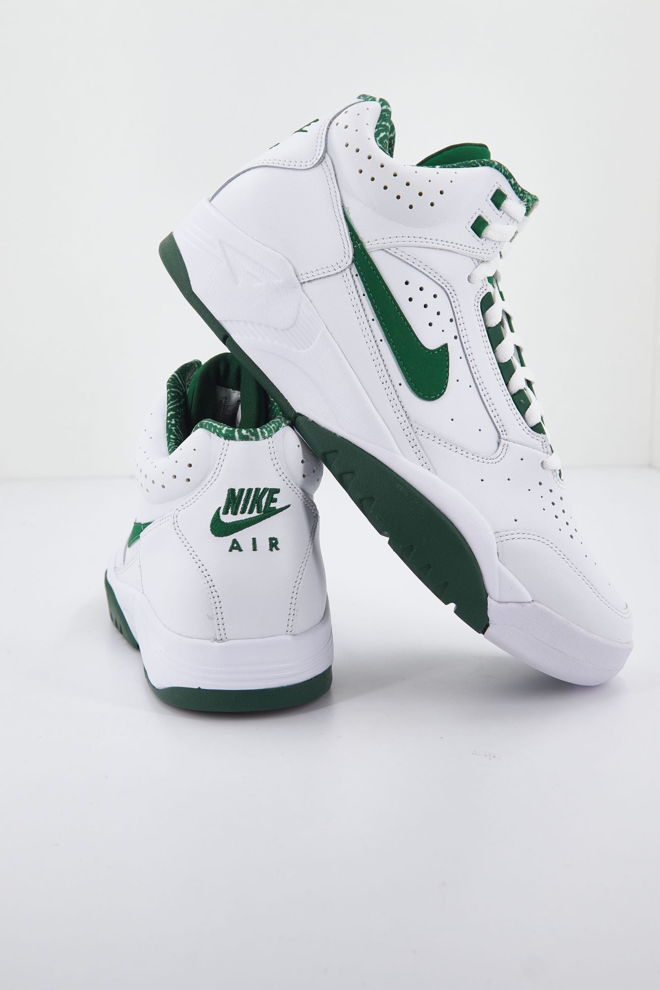 NIKE AIR FLIGHT LITE MID MEN en color BLANCO (2)