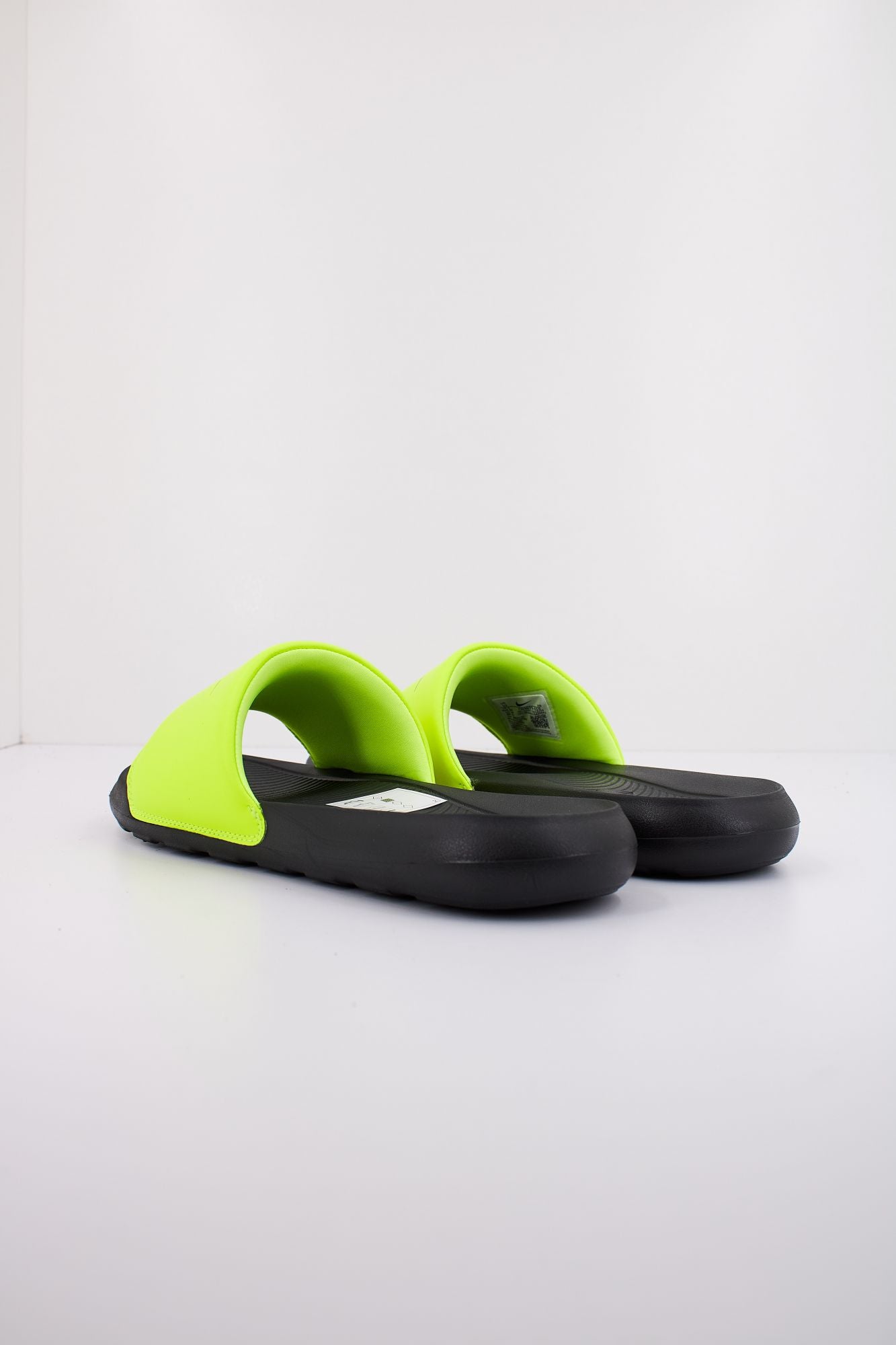 NIKE VICTORY ONE en color VERDE (4)