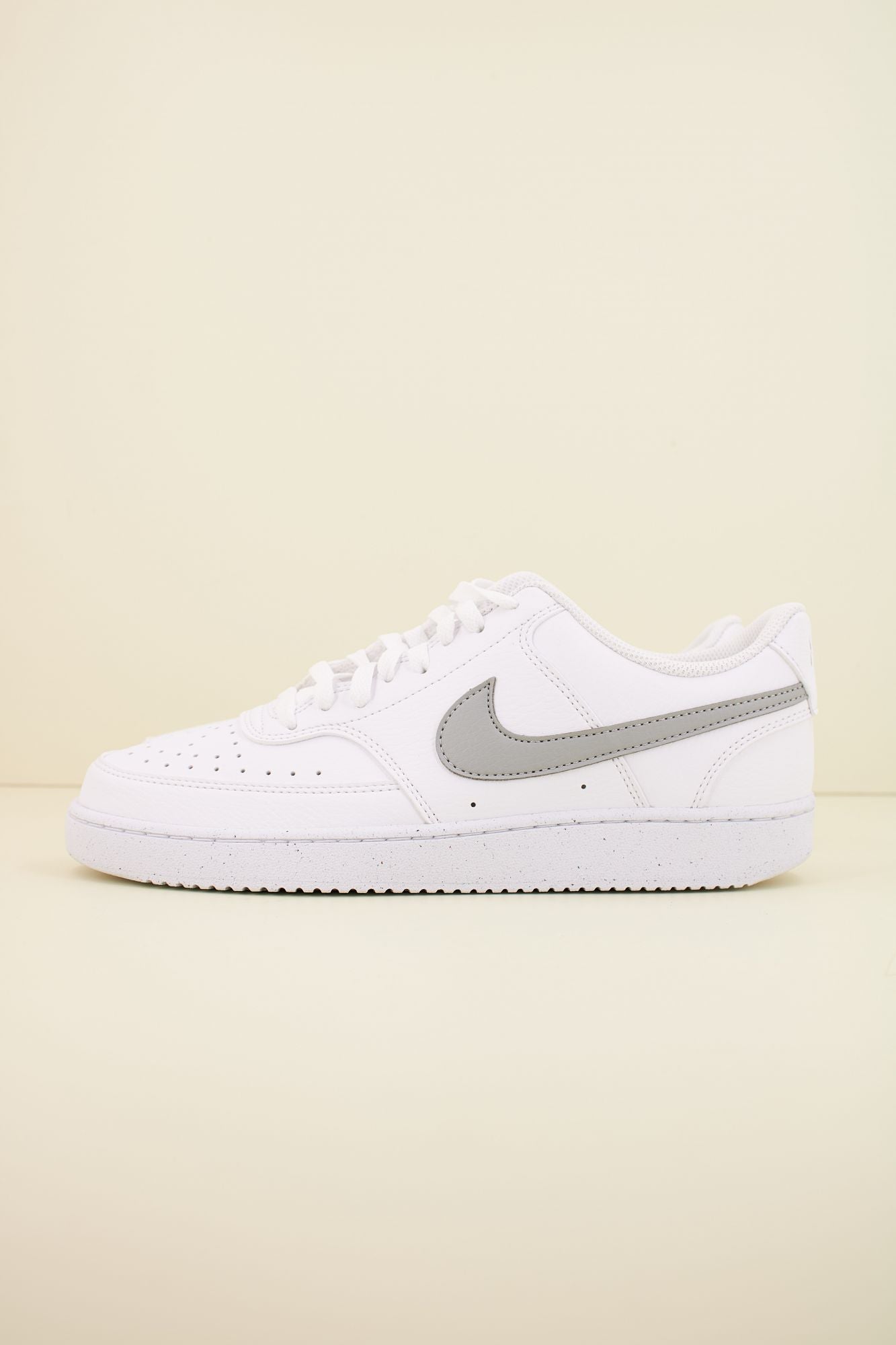 NIKE VISION LOW NEXT NATURE en color BLANCO (1)