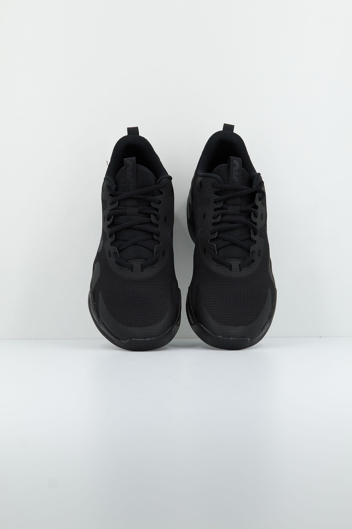 NIKE AIR MAX ALPHA TRAINER 5 en color NEGRO (2)