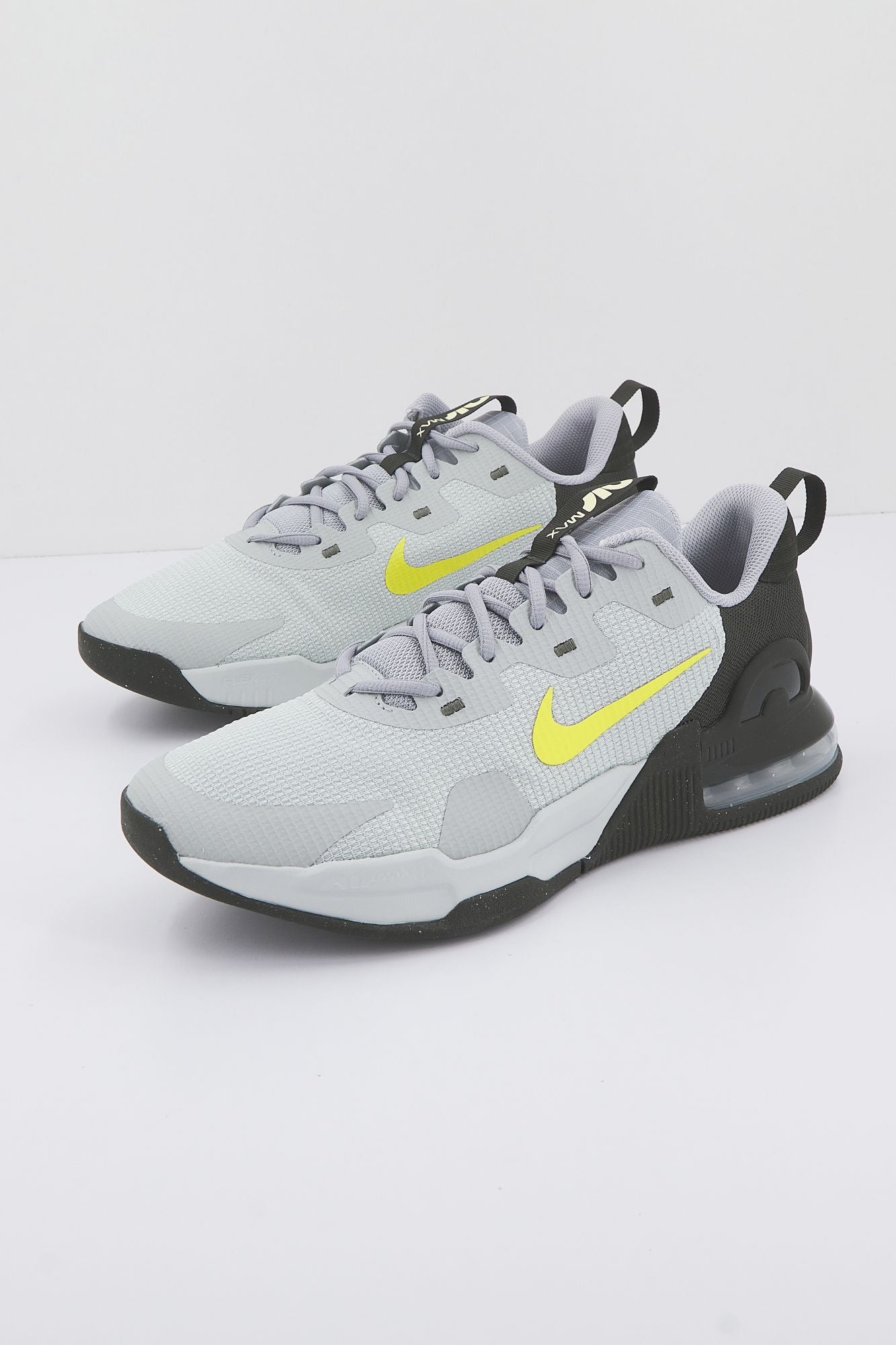 NIKE AIR MAX ALPHA TRAINER 5 en color VERDE (2)