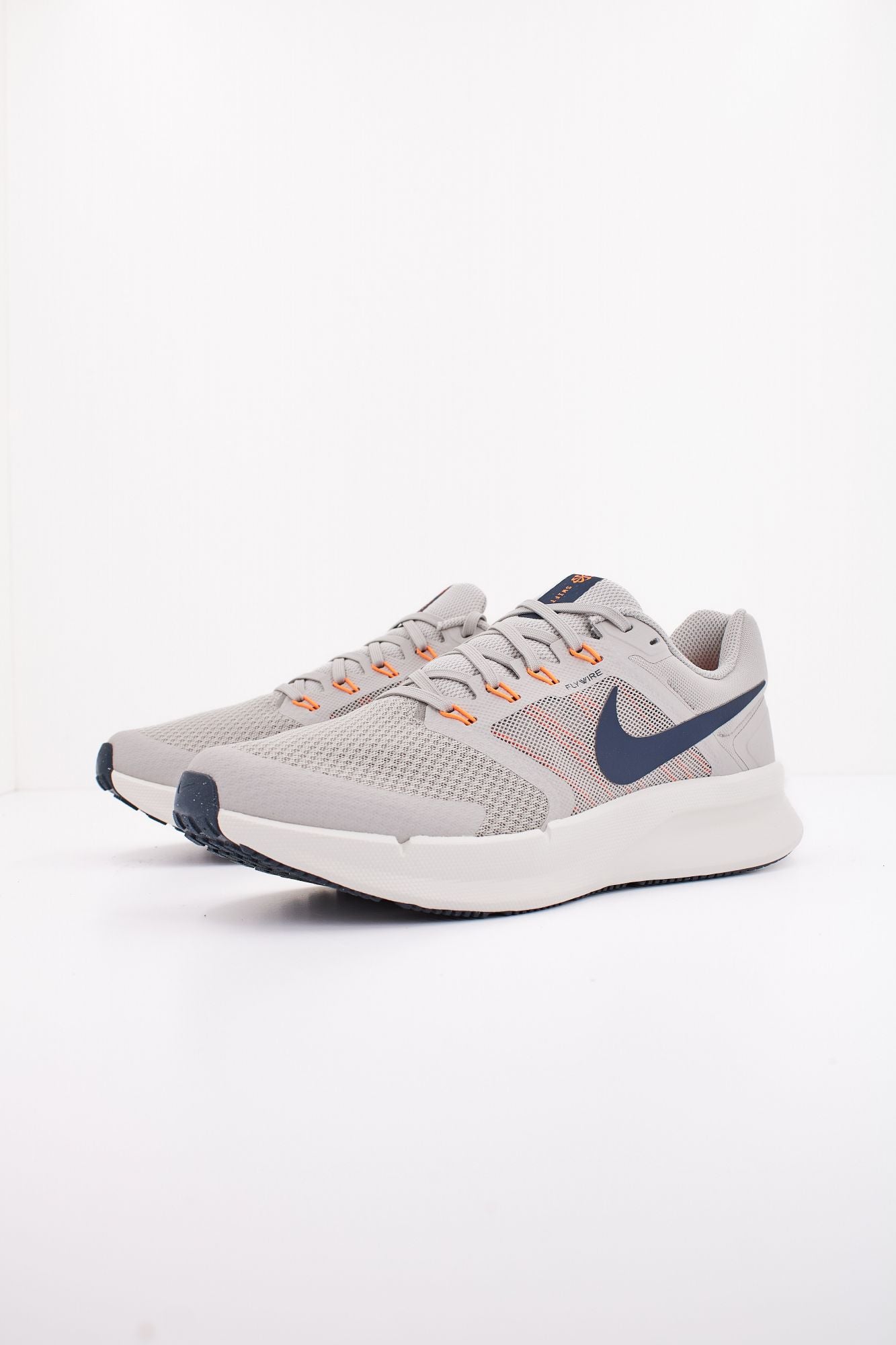 NIKE RUN SWIFT 3 MEN'S ROAD en color GRIS (2)