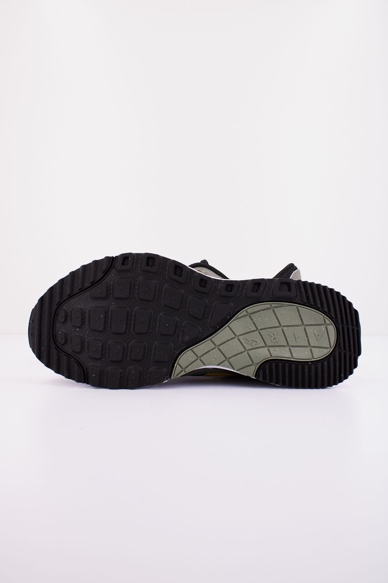 NIKE MAX SYSTM en color NEGRO (4)