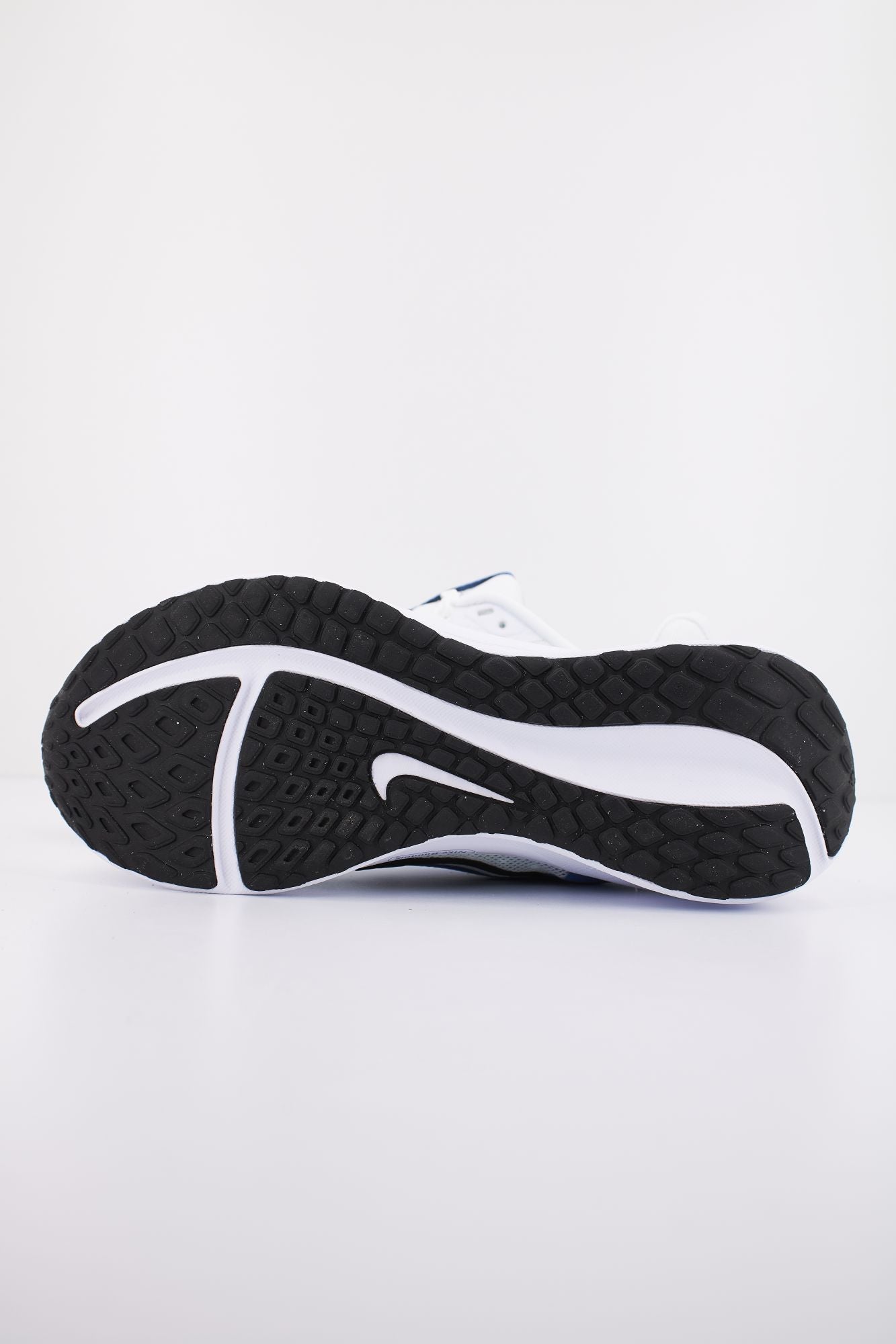 NIKE DOWNSHIFTER 13 en color BLANCO (4)