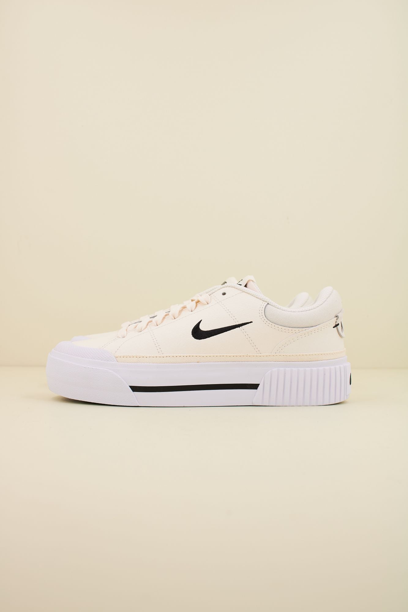 NIKE COURT LEGACY LIFT en color BEIS (1)