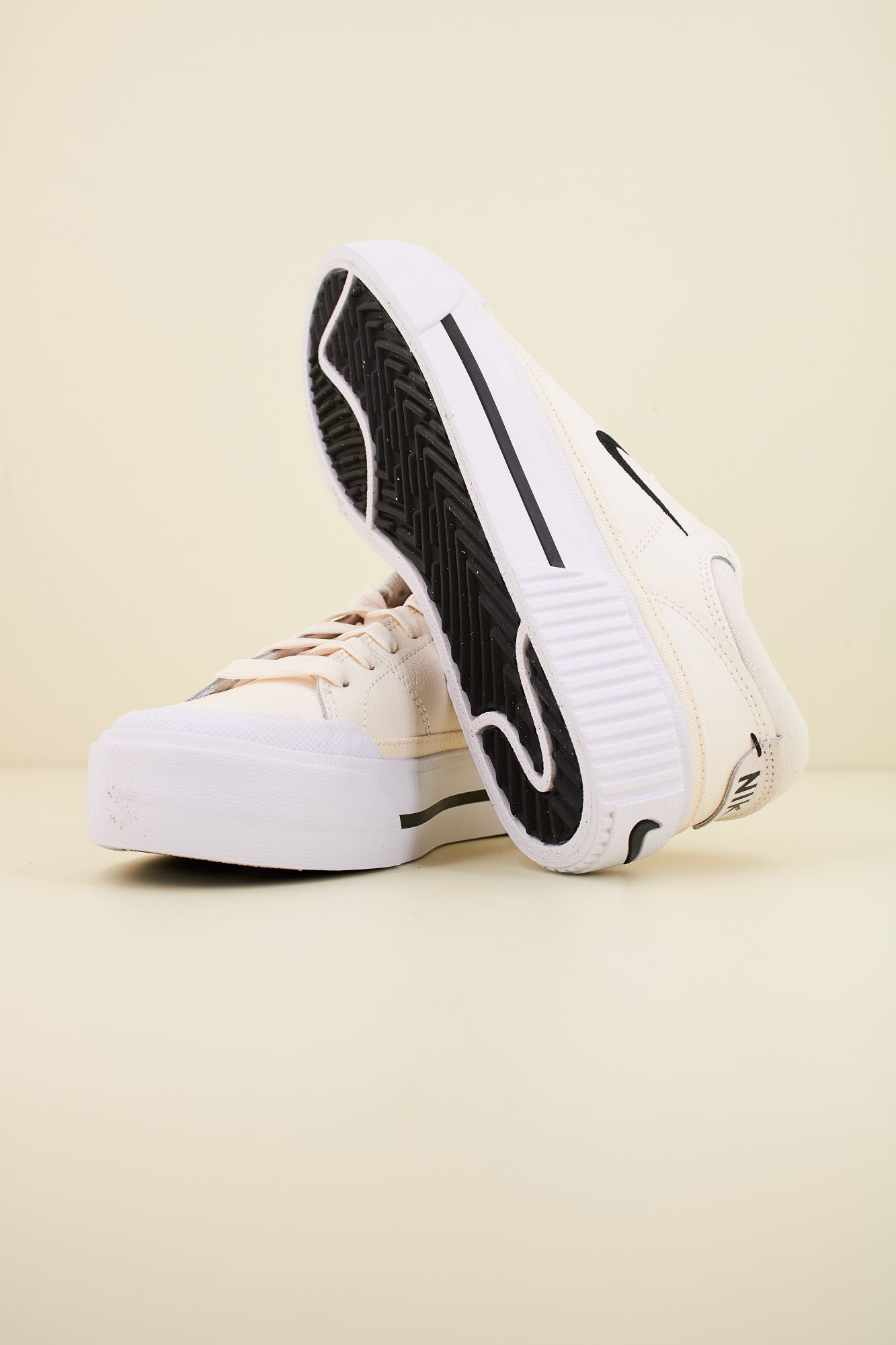 NIKE COURT LEGACY LIFT en color BEIS (4)
