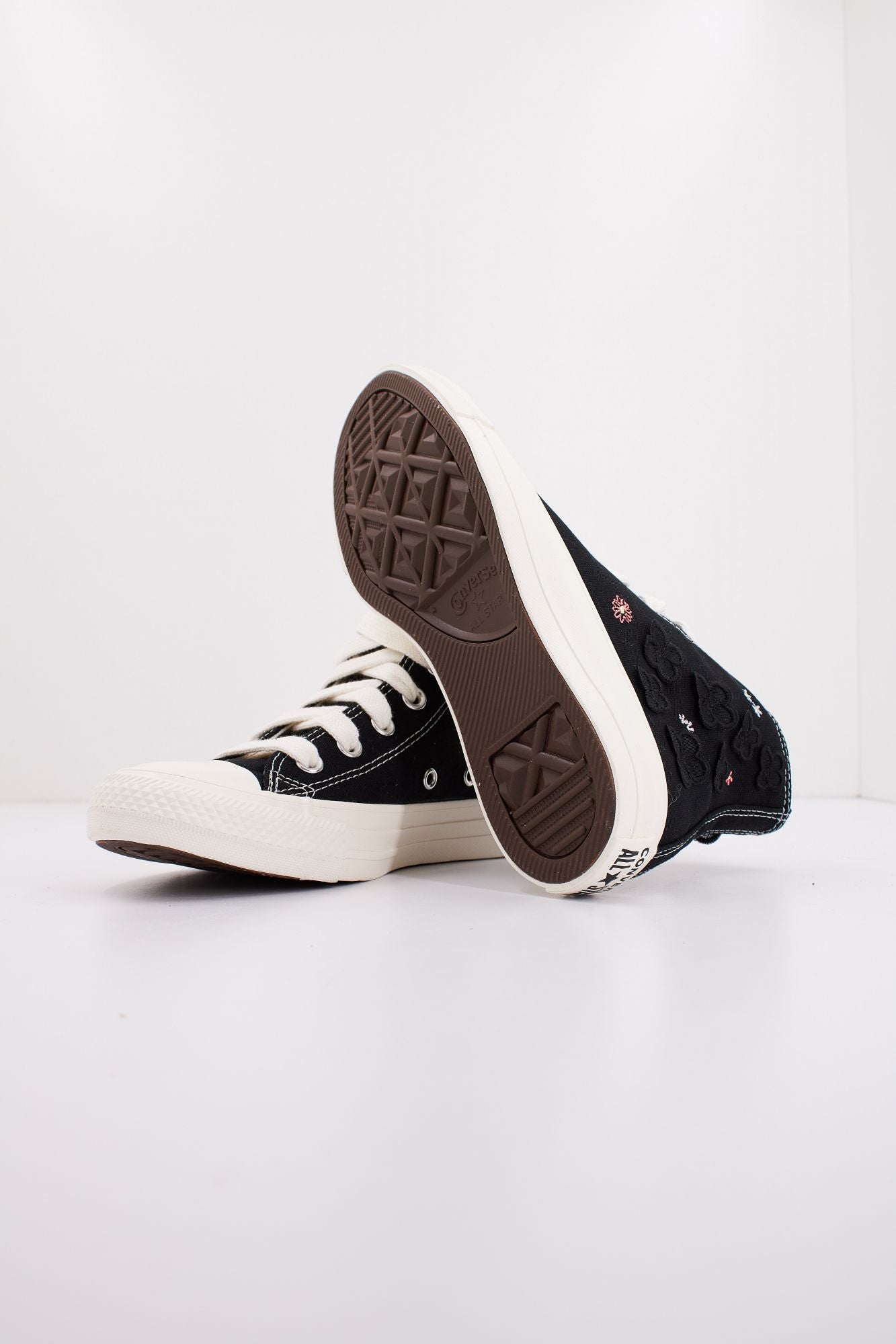 CONVERSE CTAS FLOWER PLAY HI BLACK en color NEGRO (4)